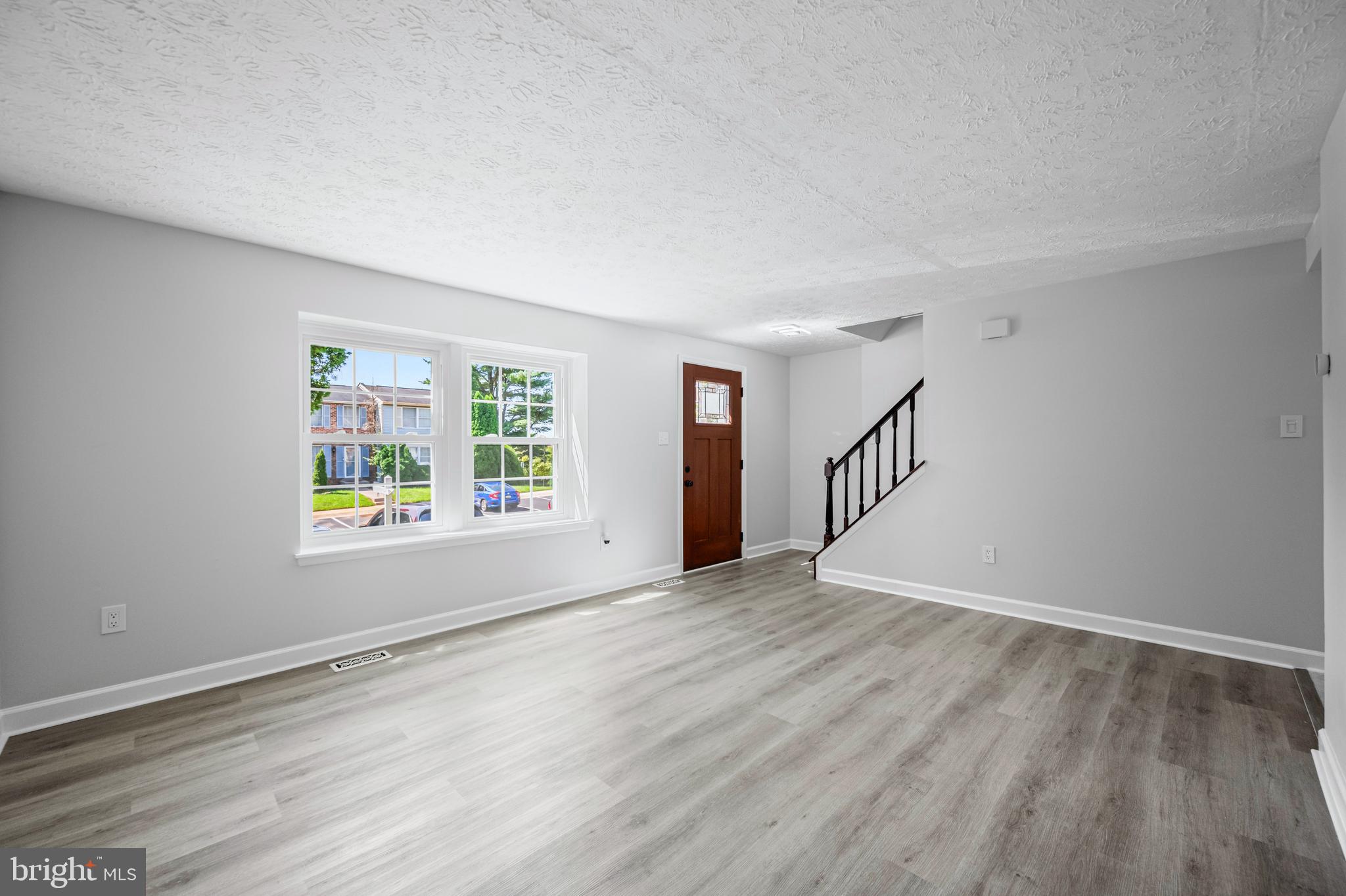 20 FARMCREST COURT