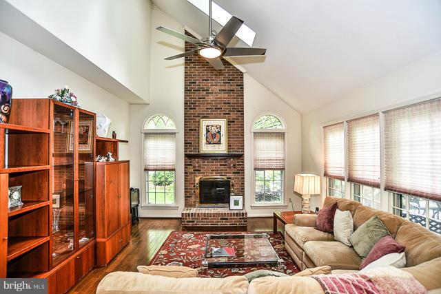 CROSSPOINTE - Residential