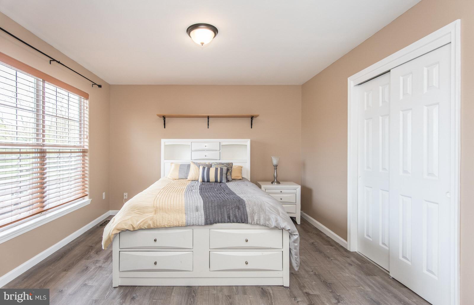 MAKEFIELD TERR - Residential