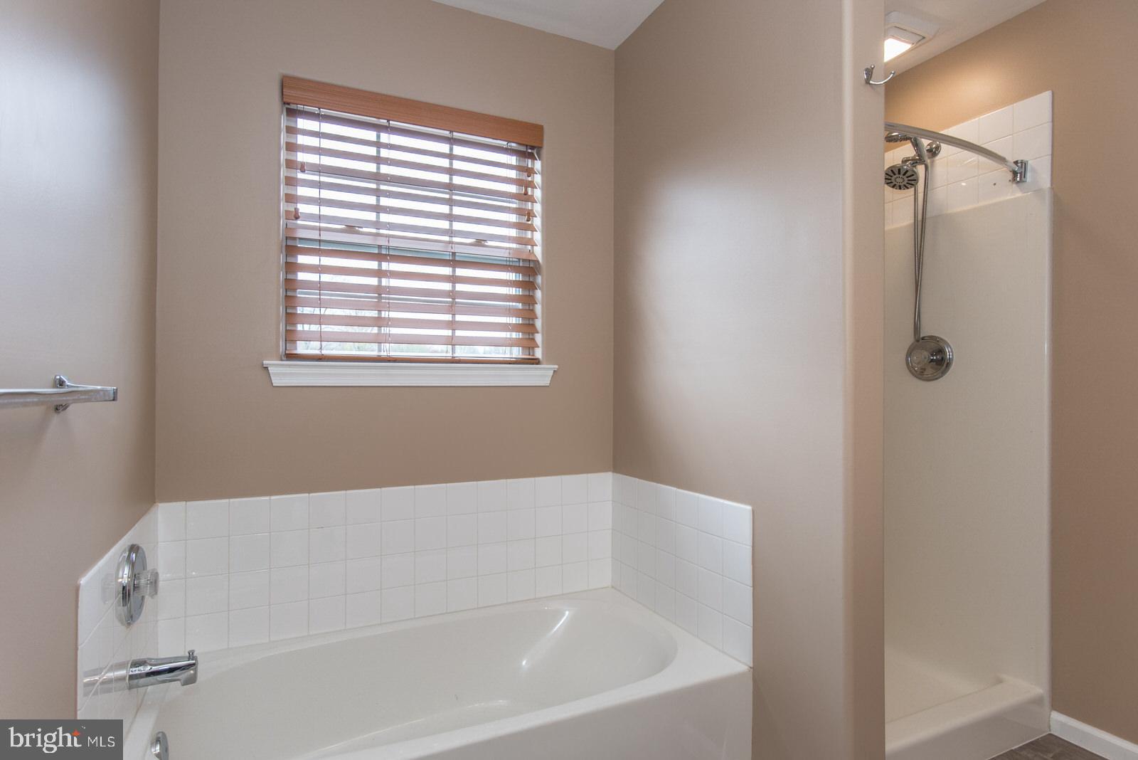 MAKEFIELD TERR - Residential