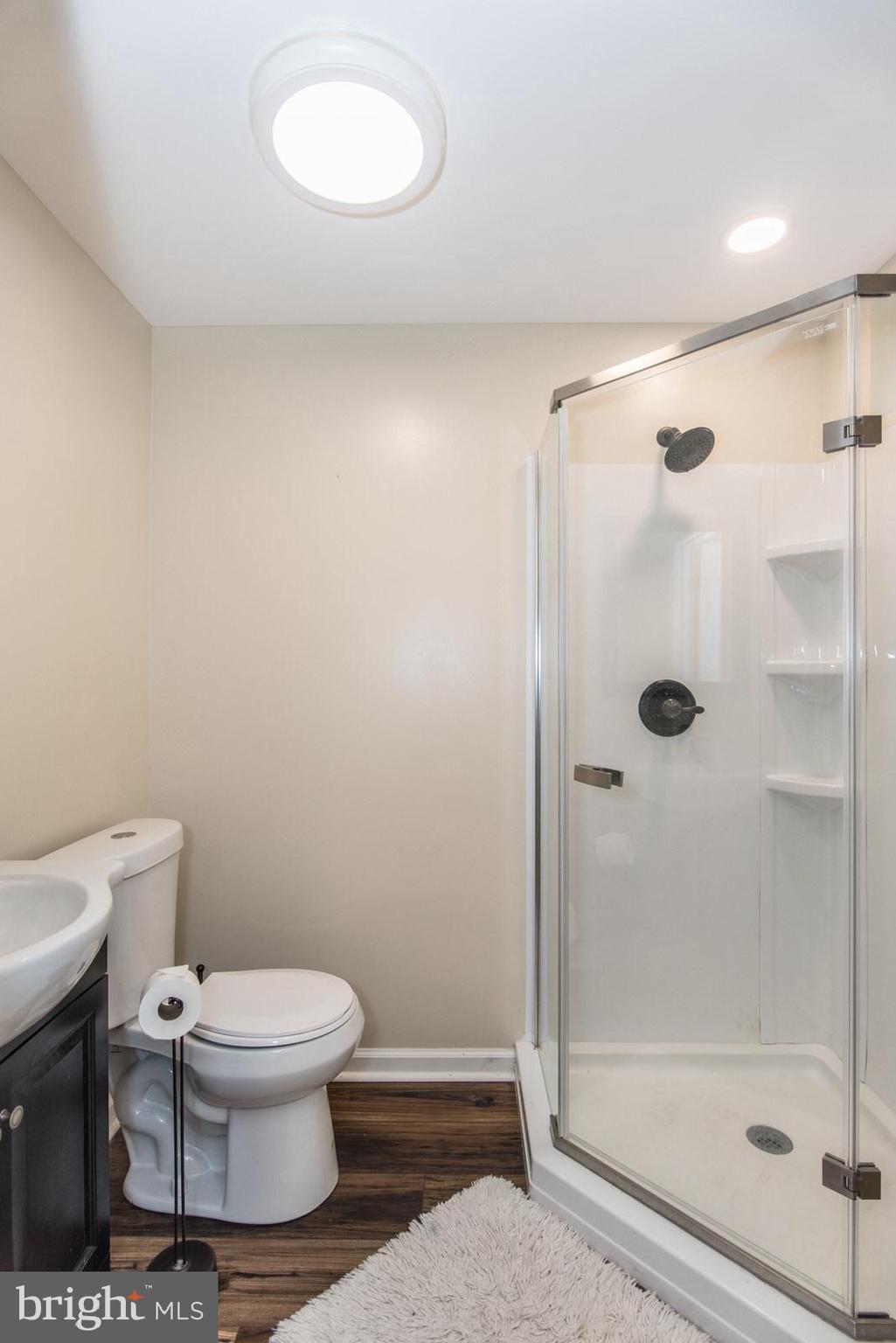 MAKEFIELD TERR - Residential