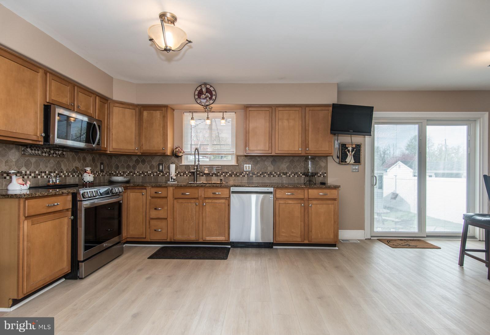 MAKEFIELD TERR - Residential