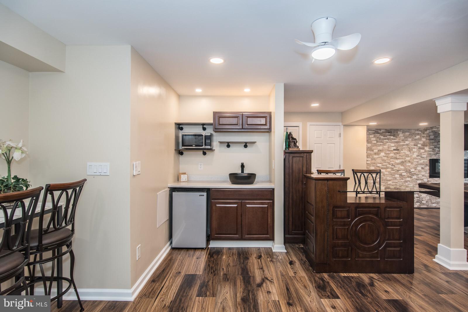 MAKEFIELD TERR - Residential