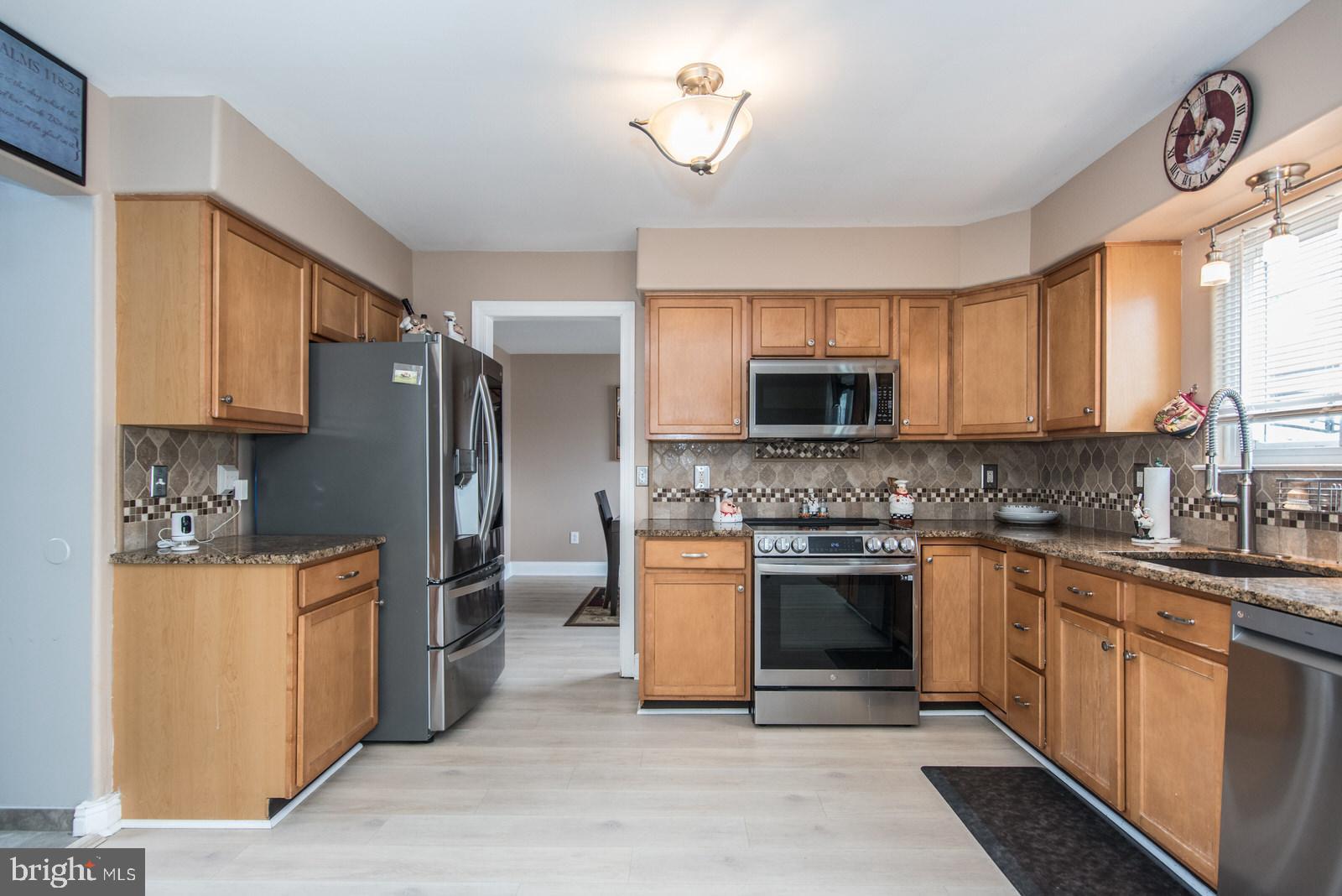 MAKEFIELD TERR - Residential