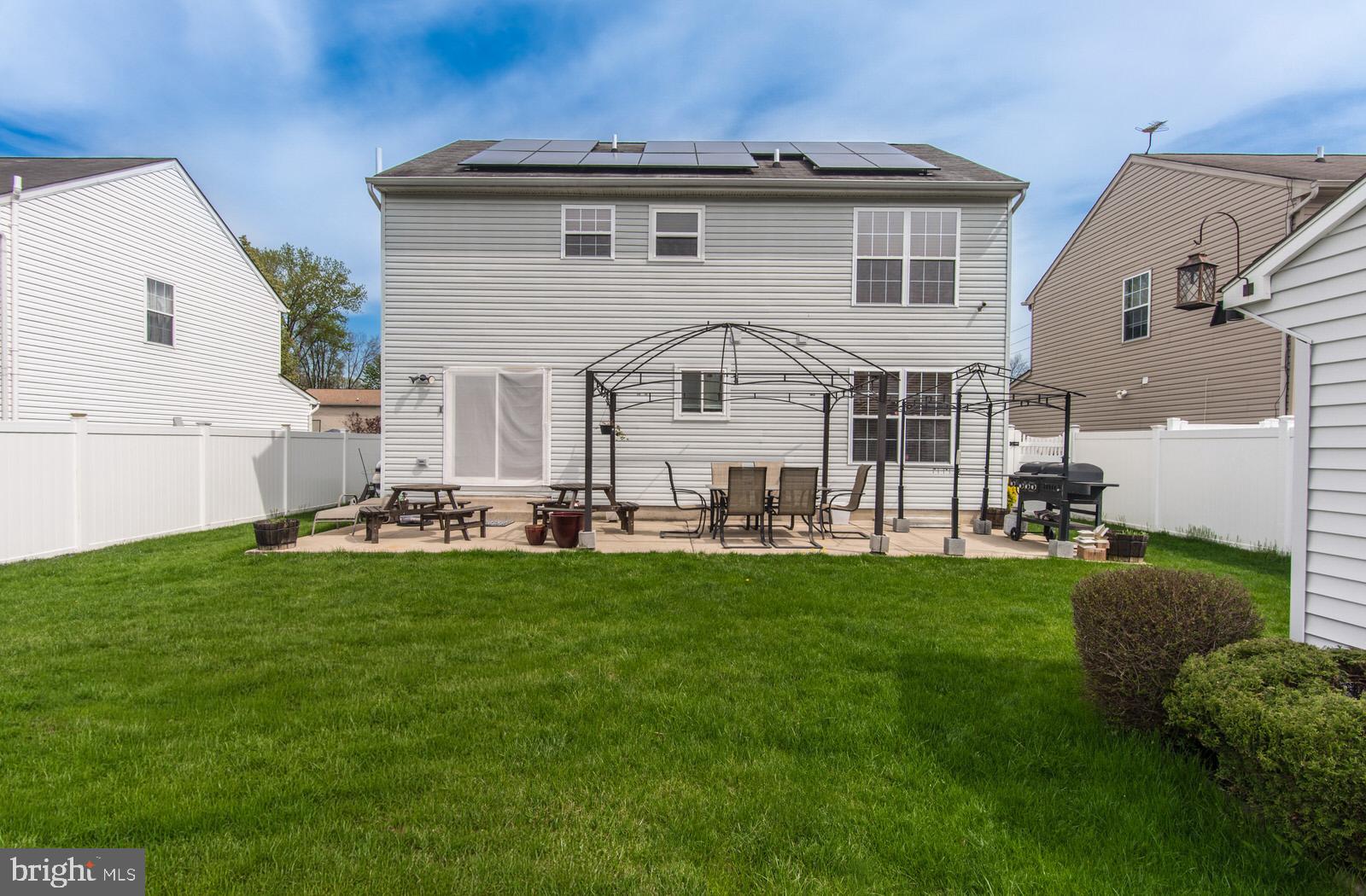 MAKEFIELD TERR - Residential