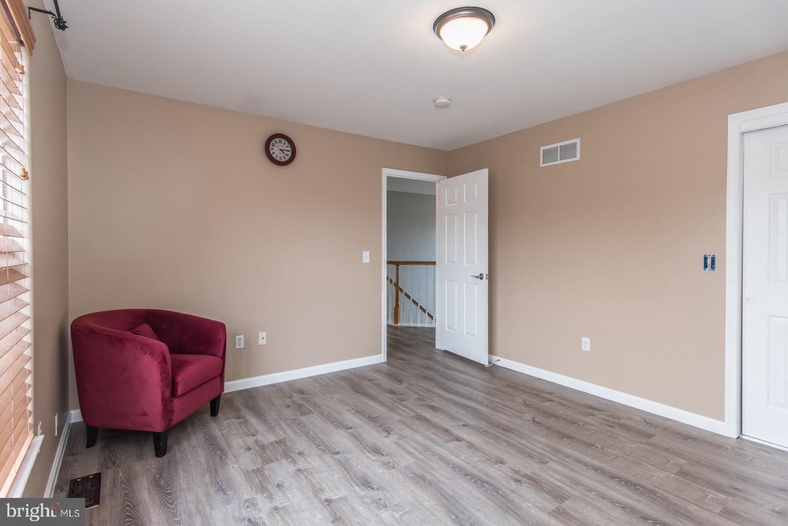 MAKEFIELD TERR - Residential