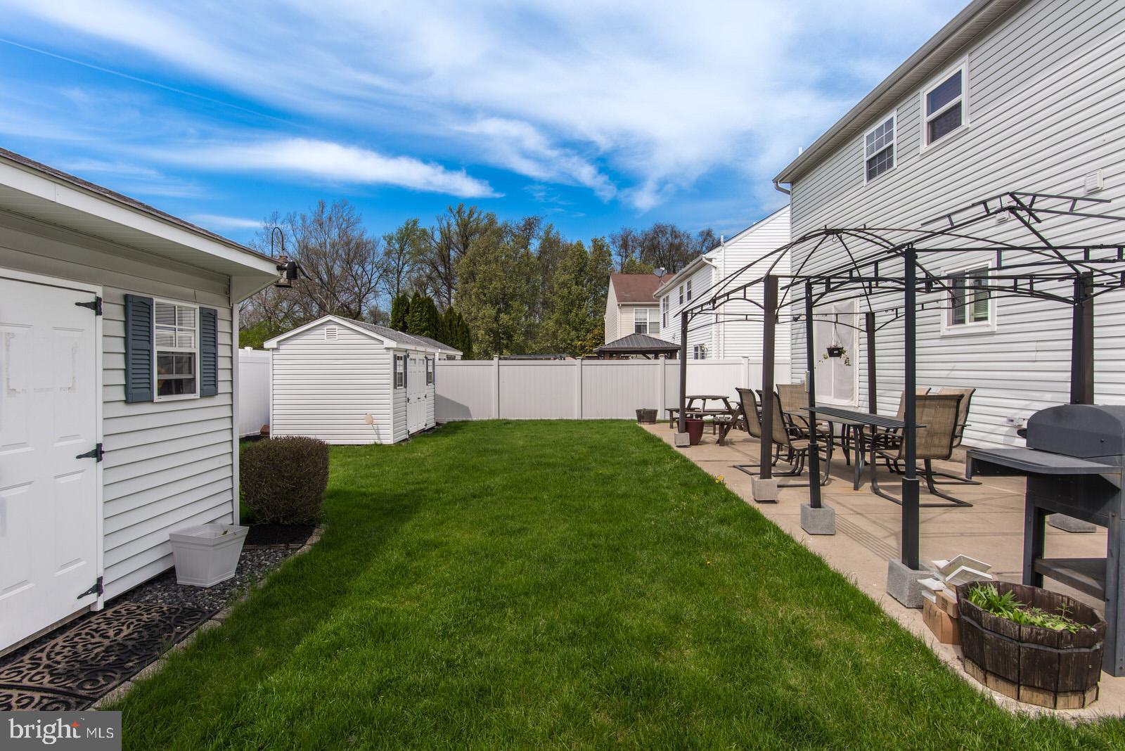 MAKEFIELD TERR - Residential