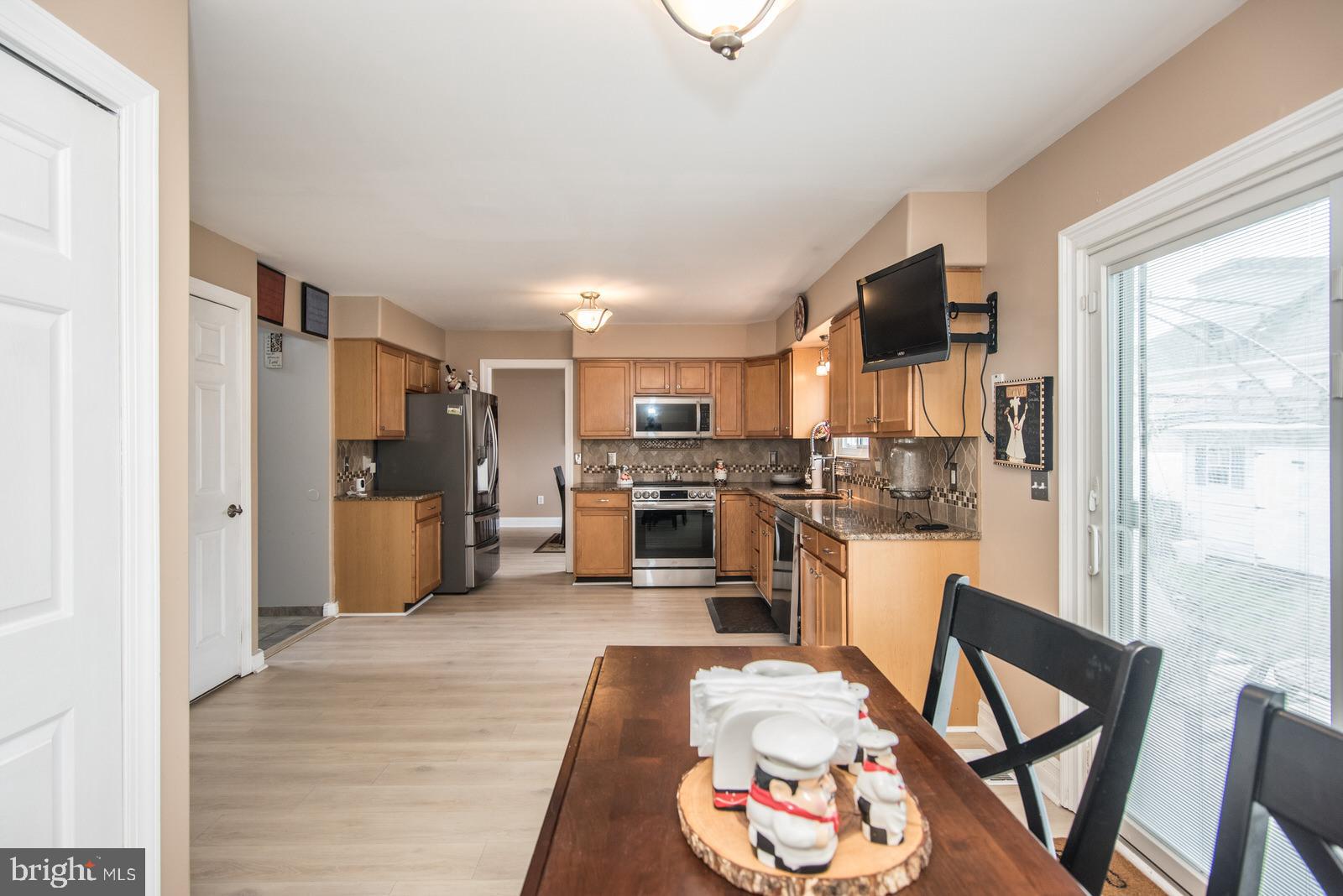 MAKEFIELD TERR - Residential