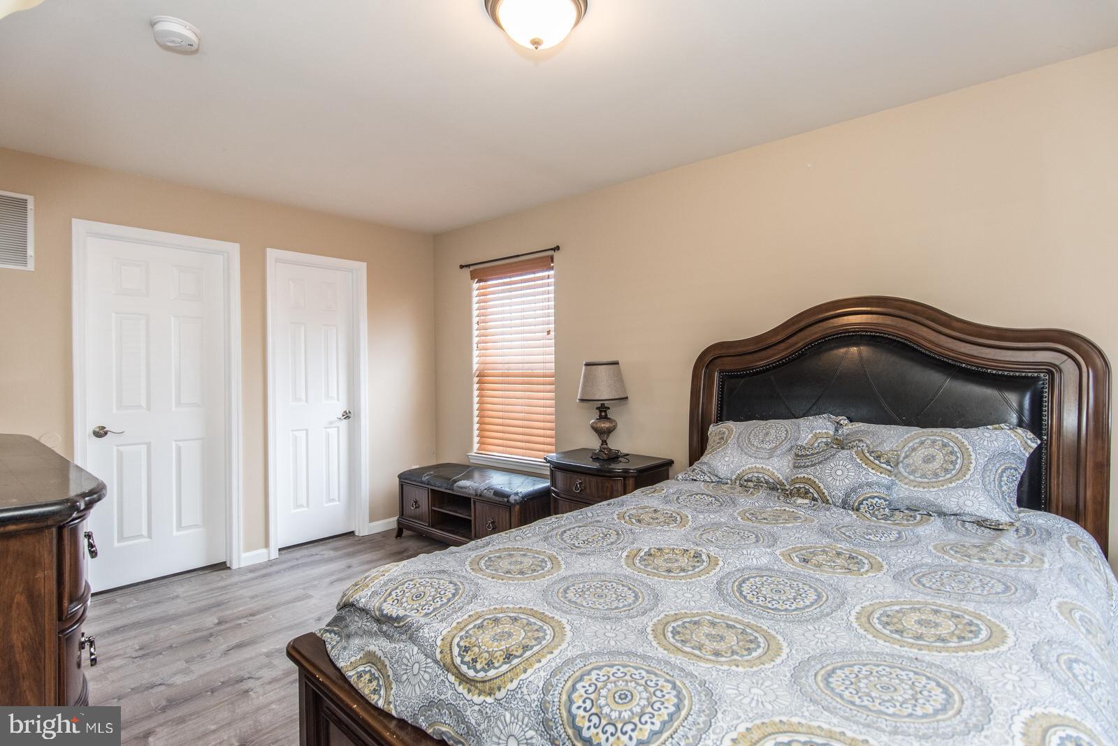 MAKEFIELD TERR - Residential