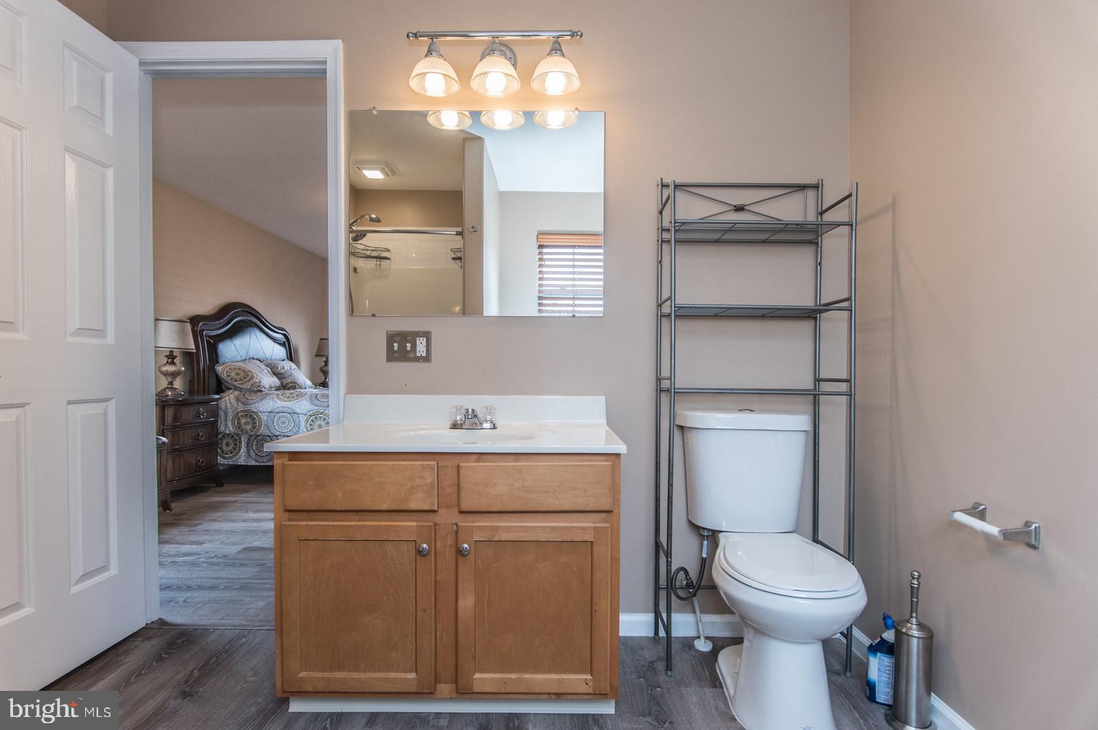 MAKEFIELD TERR - Residential