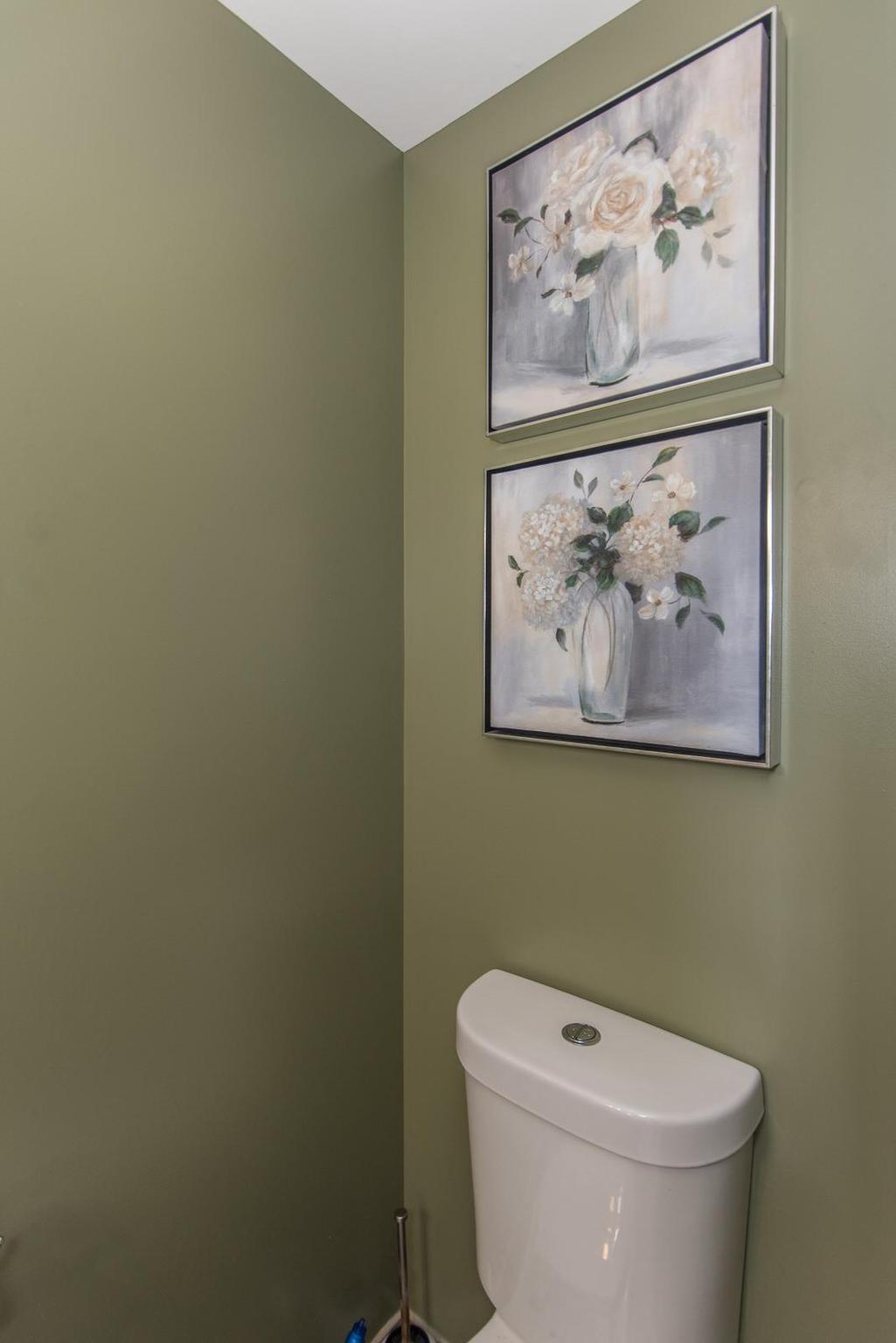 MAKEFIELD TERR - Residential