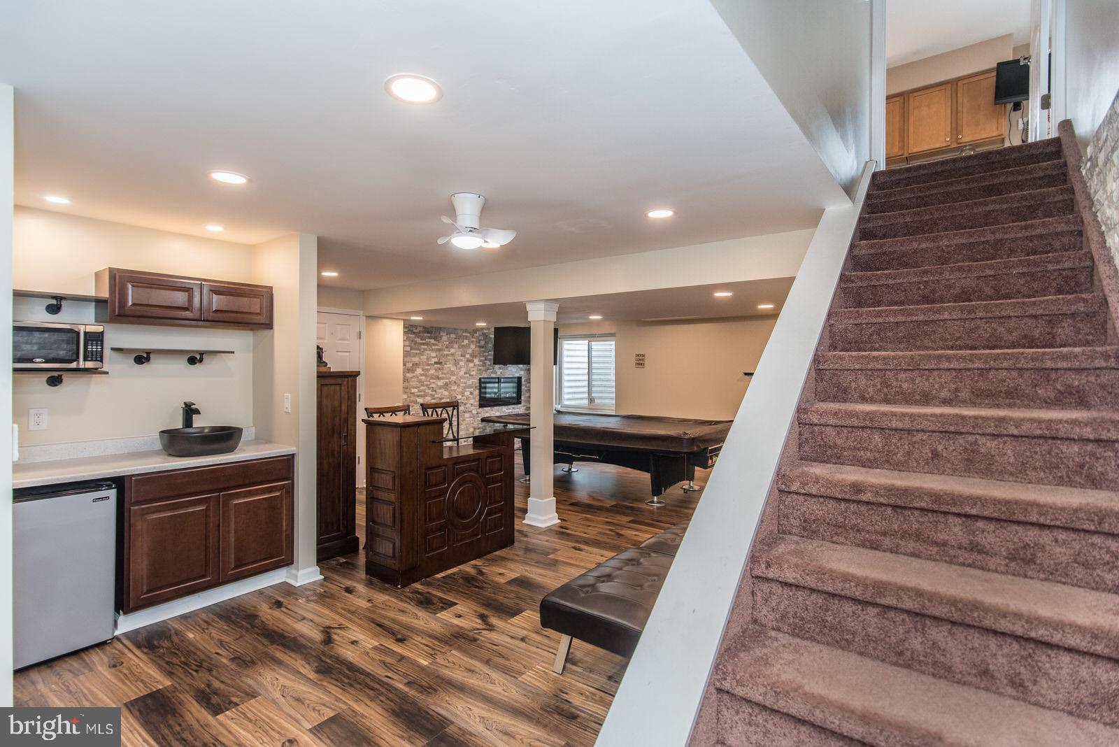 MAKEFIELD TERR - Residential