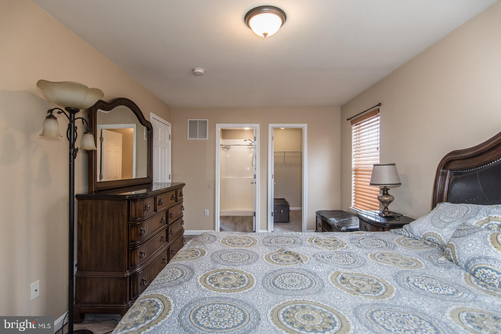 MAKEFIELD TERR - Residential