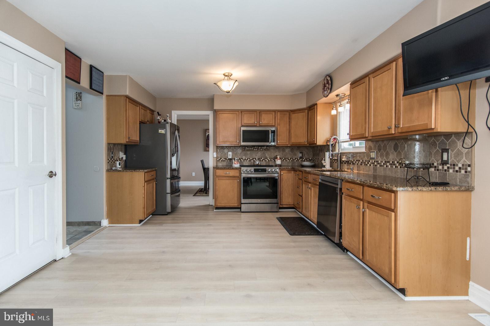 MAKEFIELD TERR - Residential