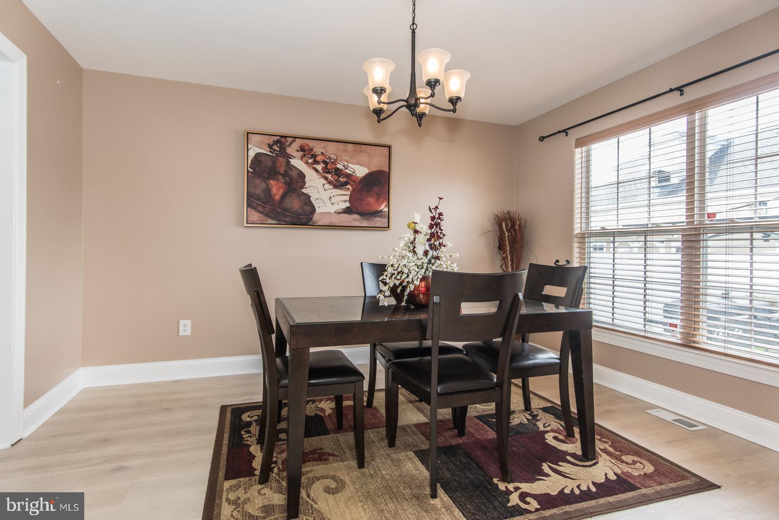 MAKEFIELD TERR - Residential