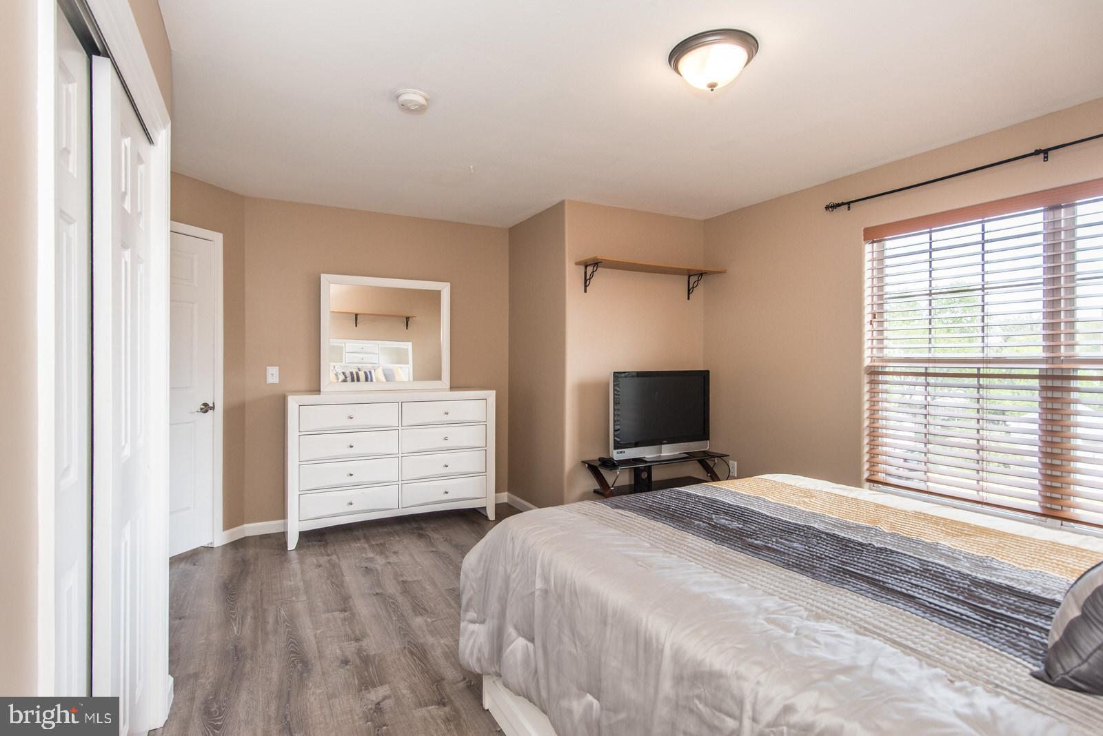 MAKEFIELD TERR - Residential