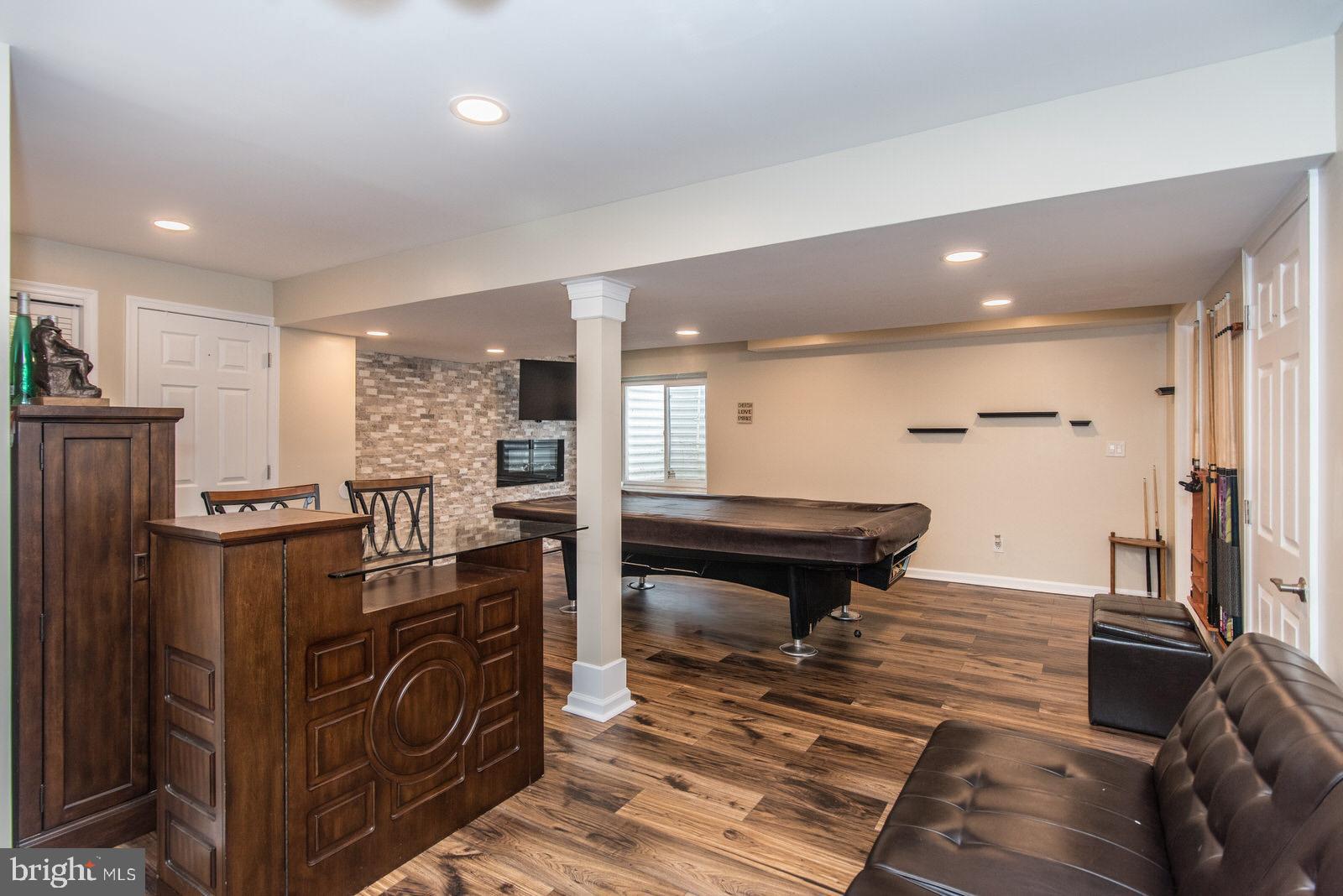 MAKEFIELD TERR - Residential