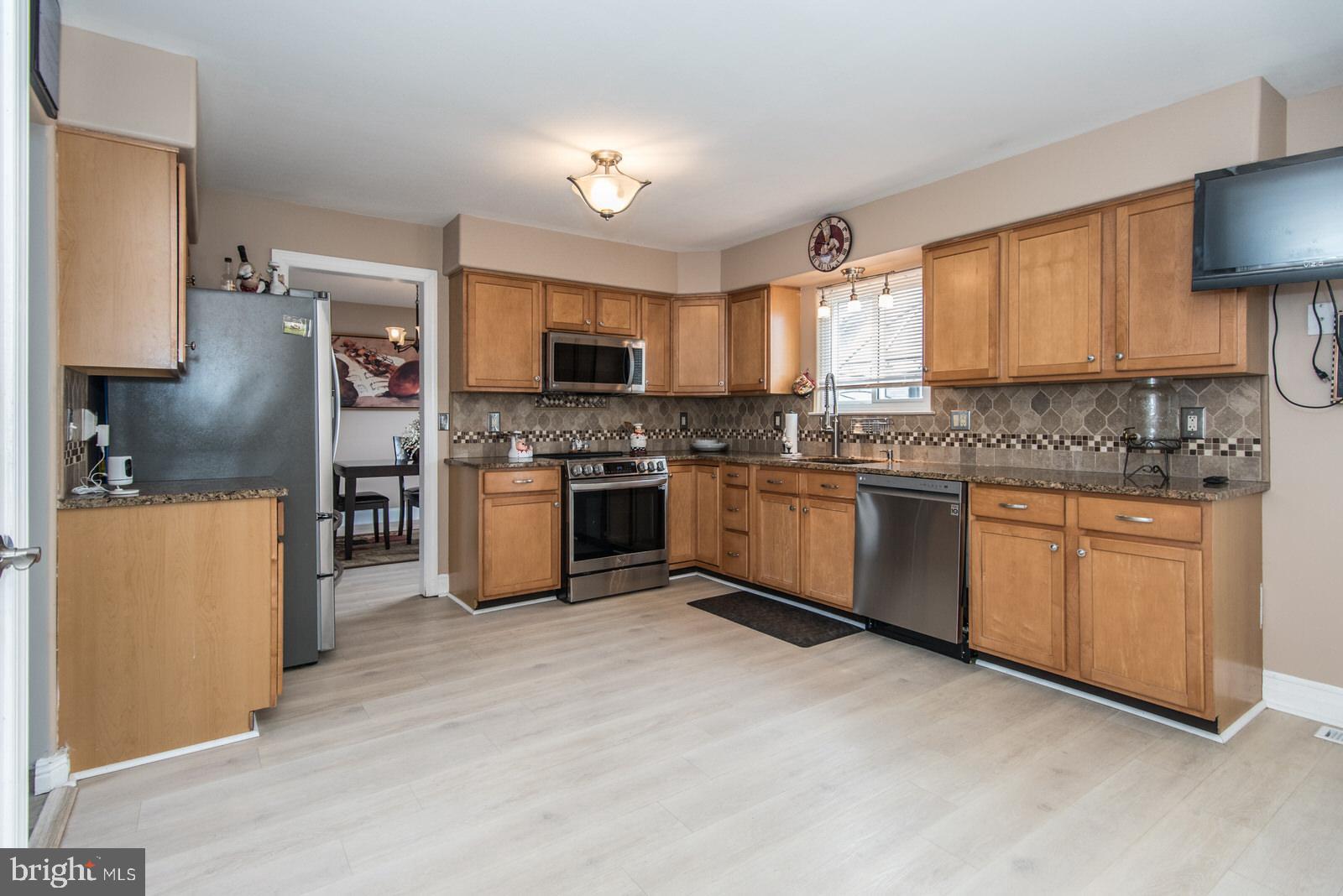 MAKEFIELD TERR - Residential