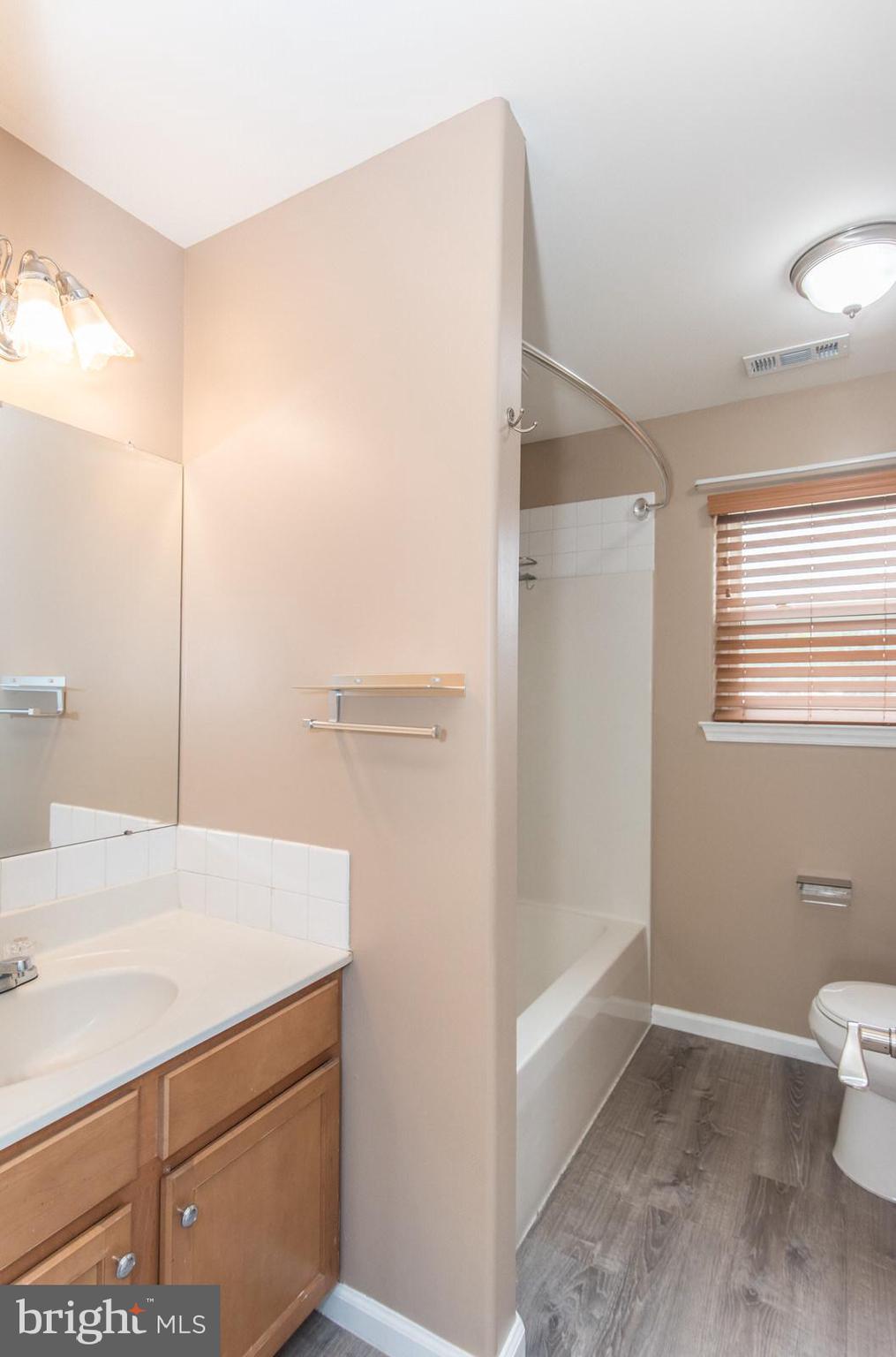 MAKEFIELD TERR - Residential