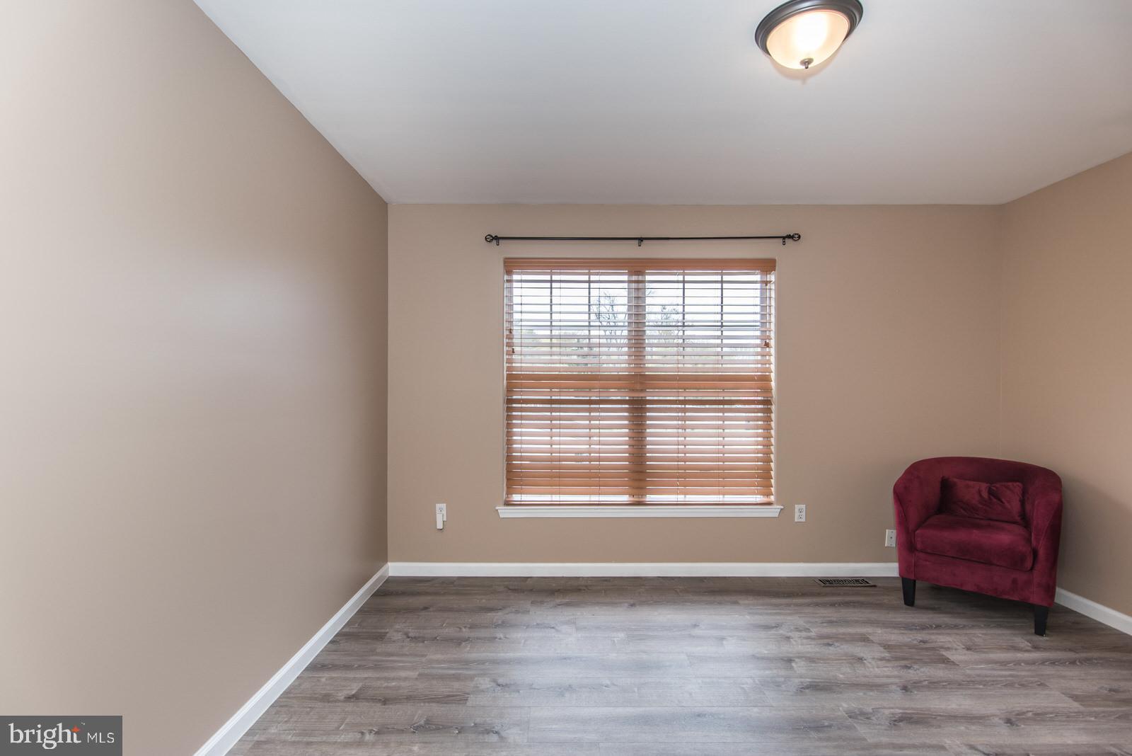 MAKEFIELD TERR - Residential