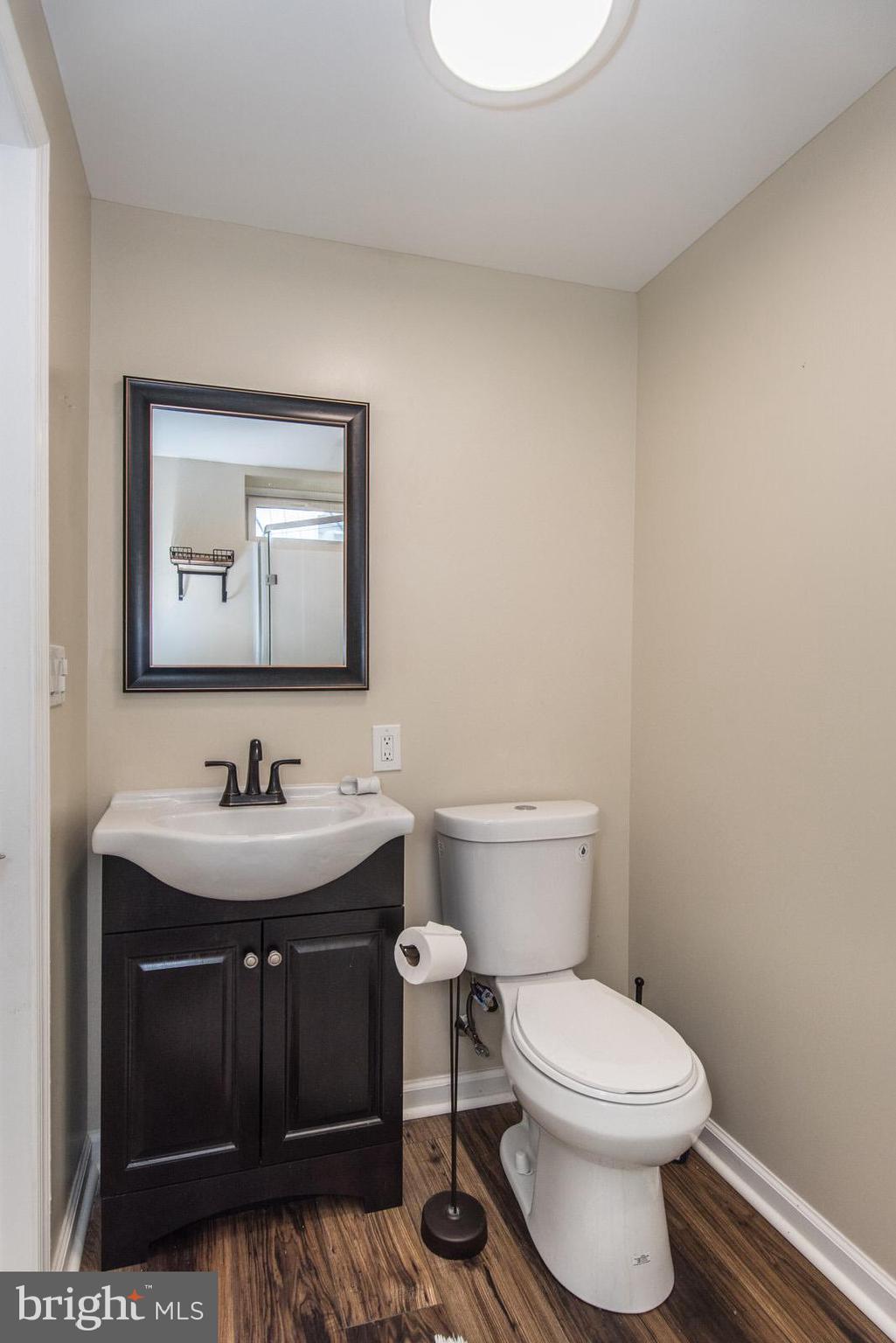 MAKEFIELD TERR - Residential