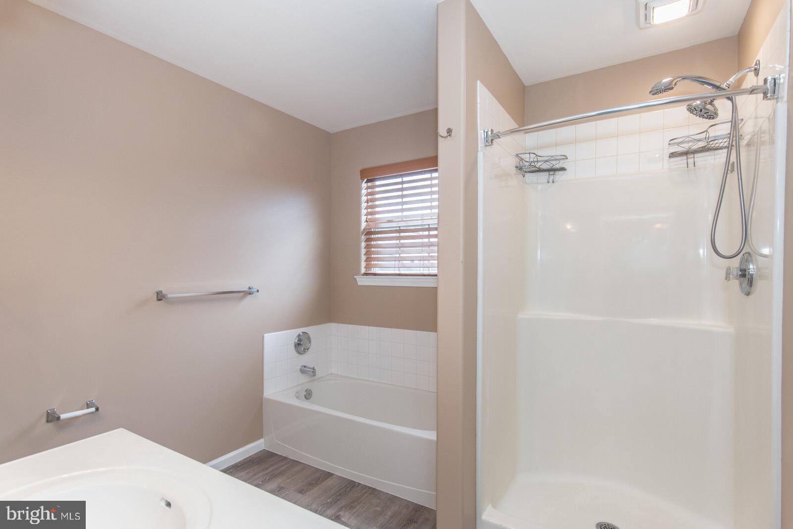 MAKEFIELD TERR - Residential