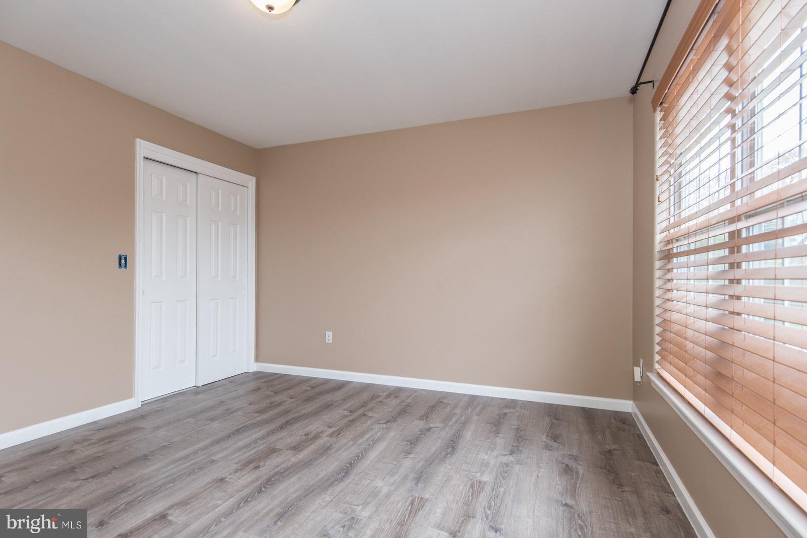 MAKEFIELD TERR - Residential