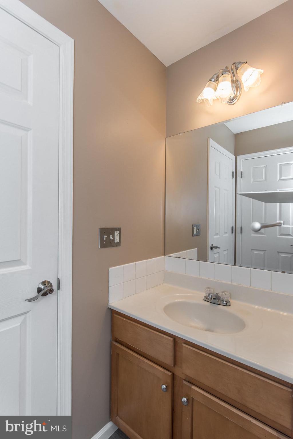 MAKEFIELD TERR - Residential