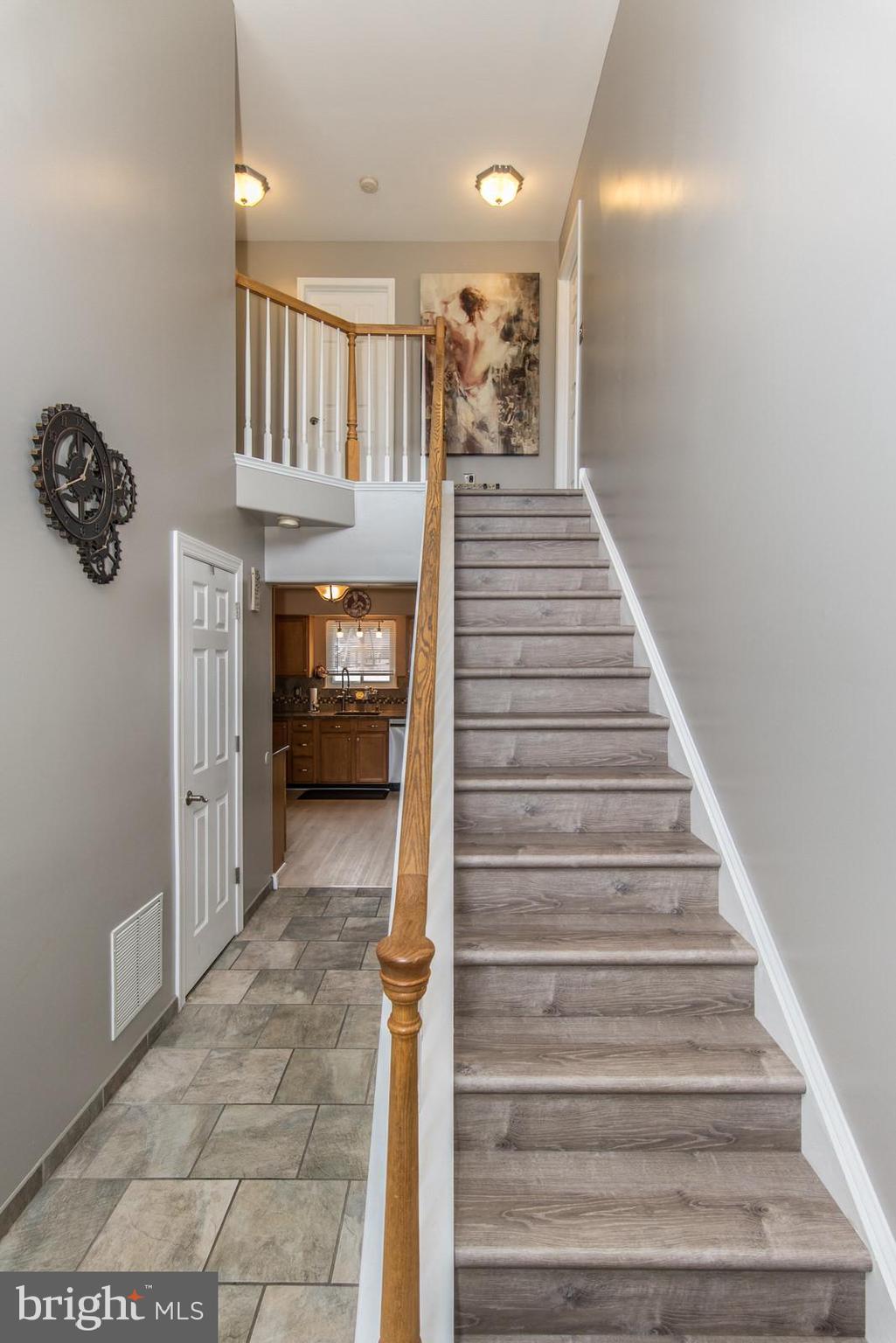 MAKEFIELD TERR - Residential