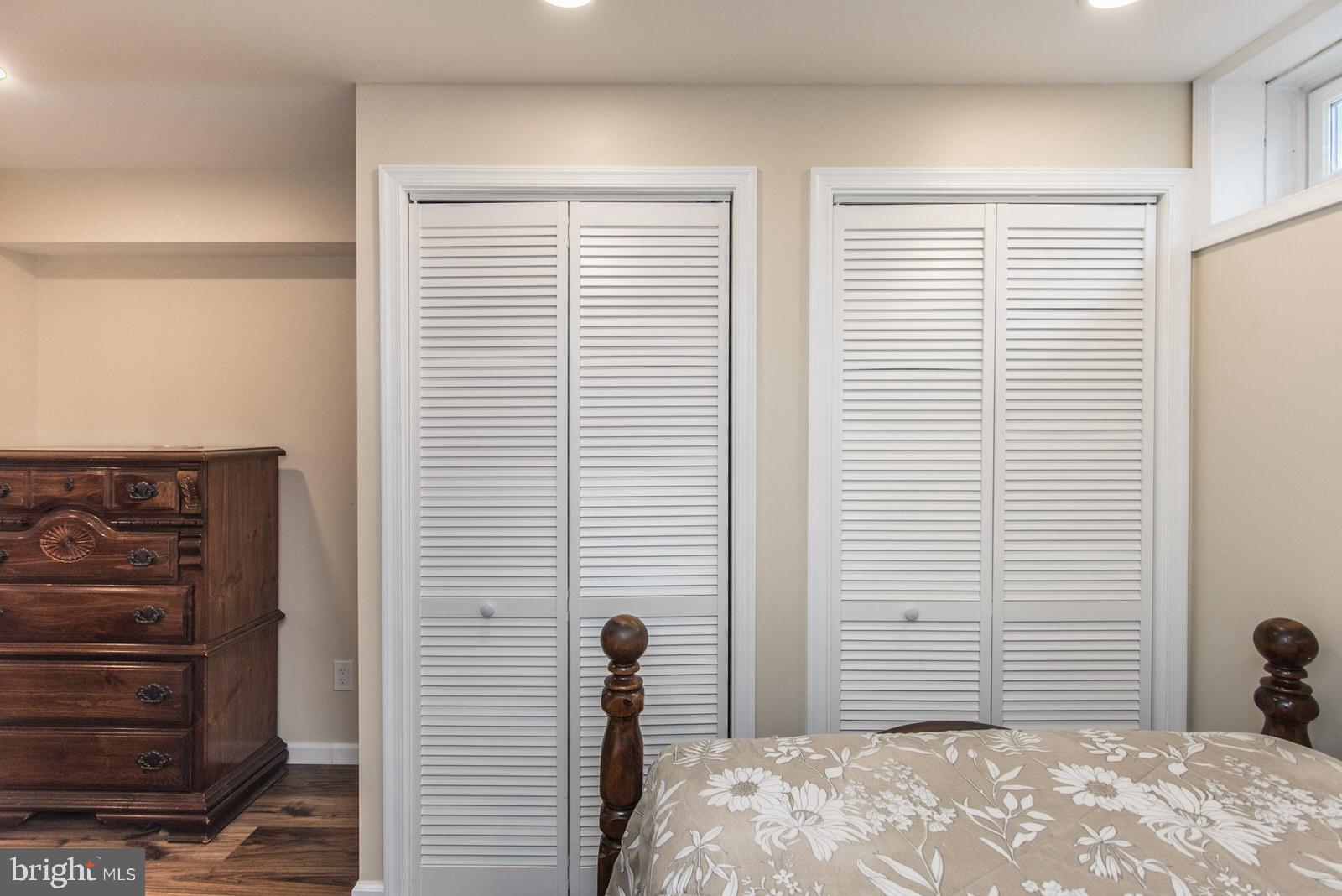 MAKEFIELD TERR - Residential