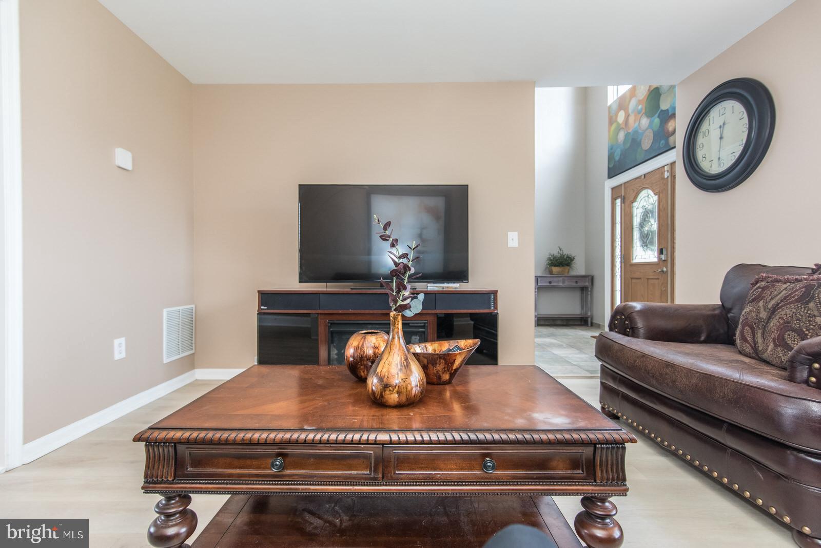 MAKEFIELD TERR - Residential