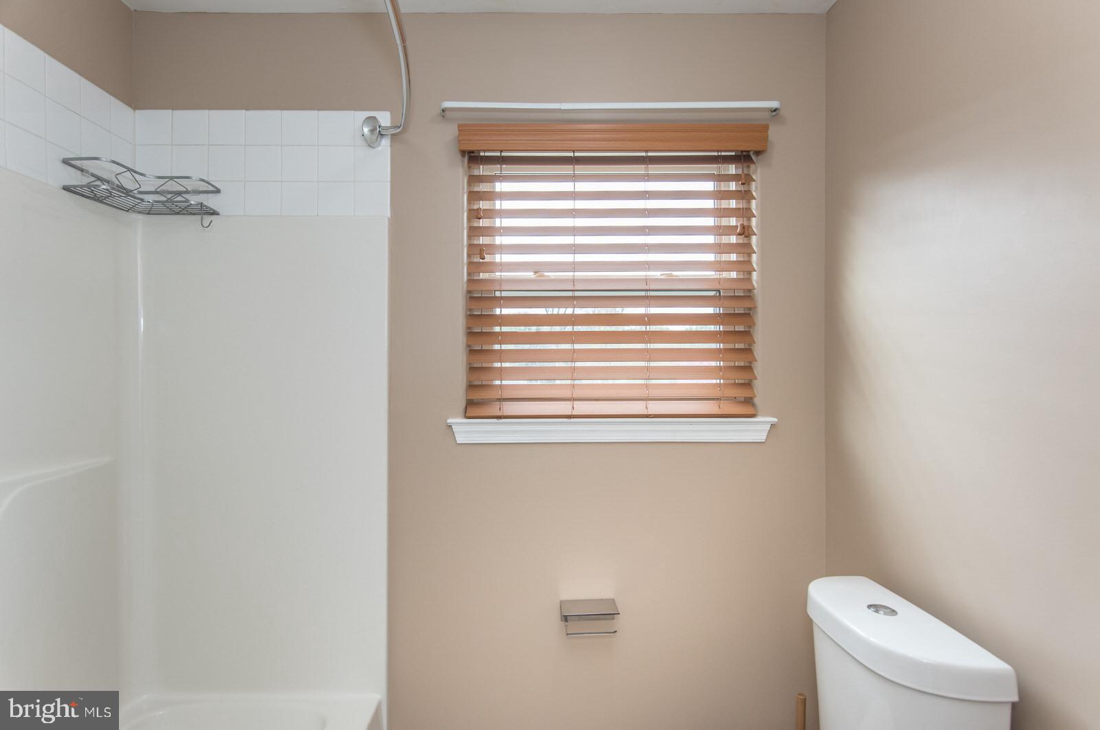 MAKEFIELD TERR - Residential