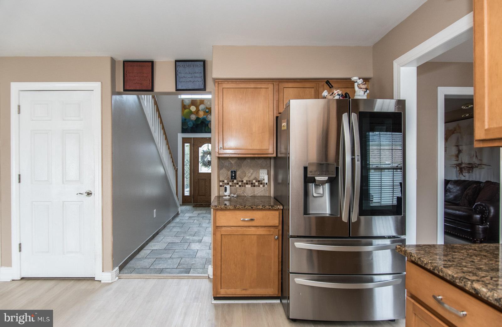 MAKEFIELD TERR - Residential