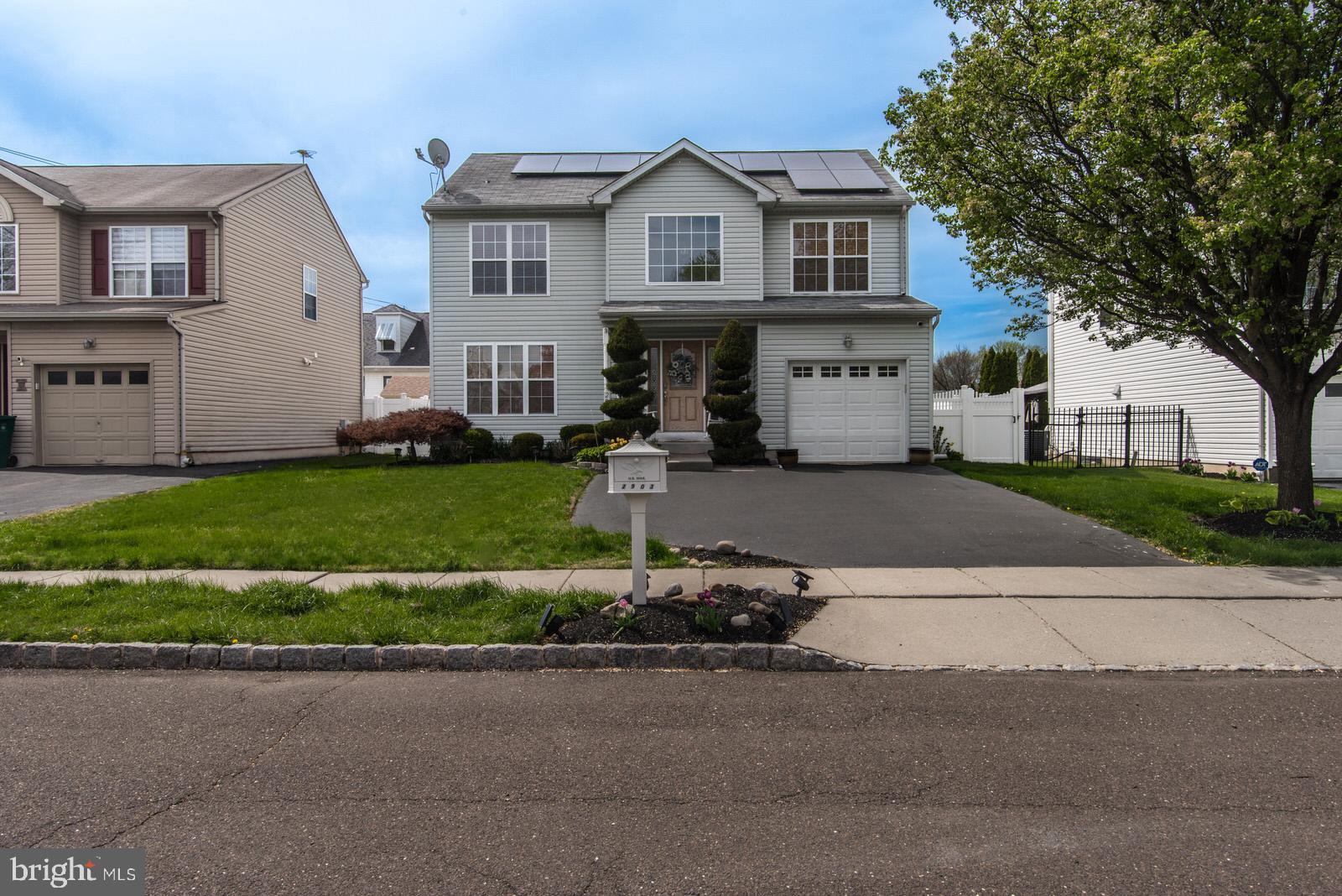 MAKEFIELD TERR - Residential