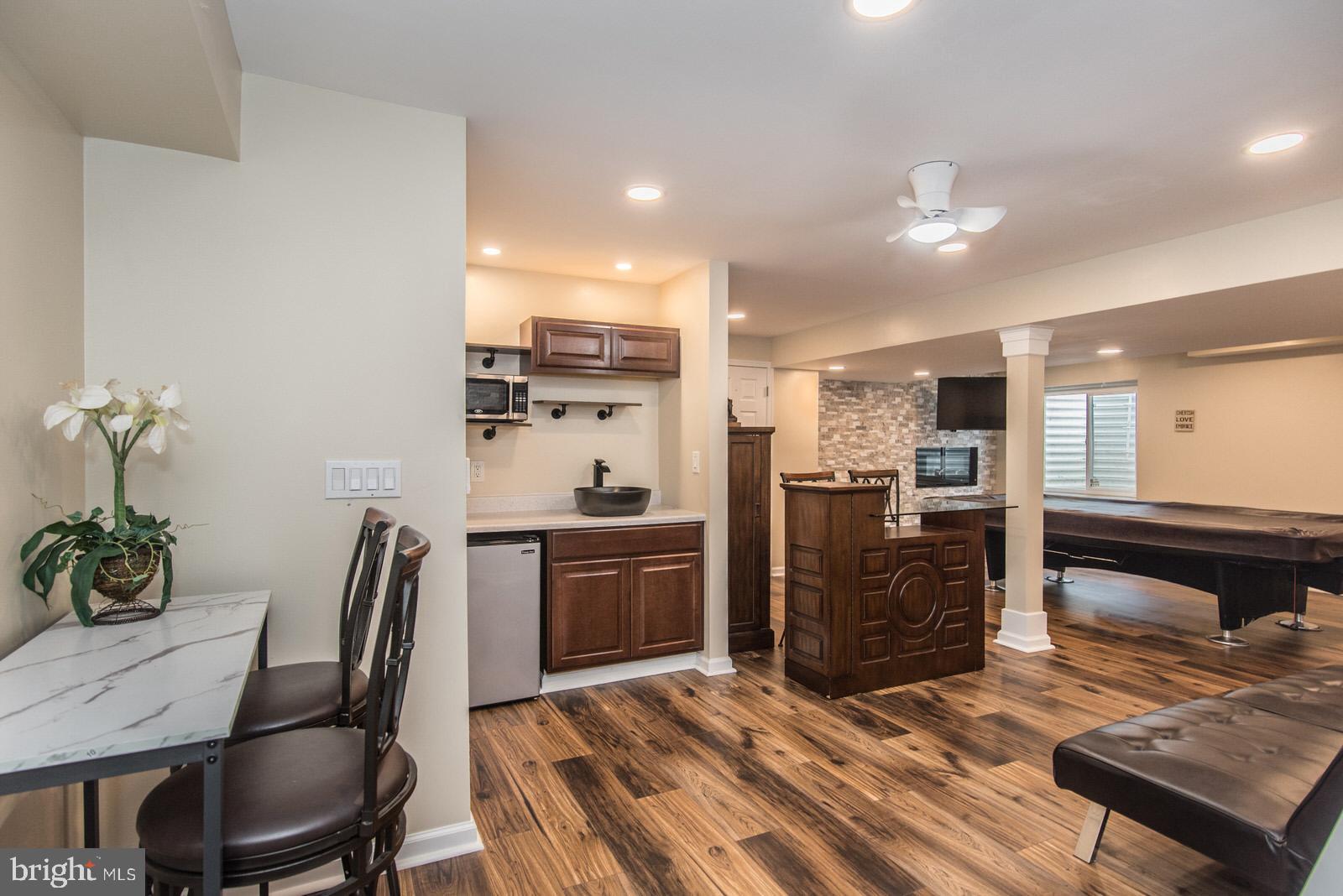 MAKEFIELD TERR - Residential