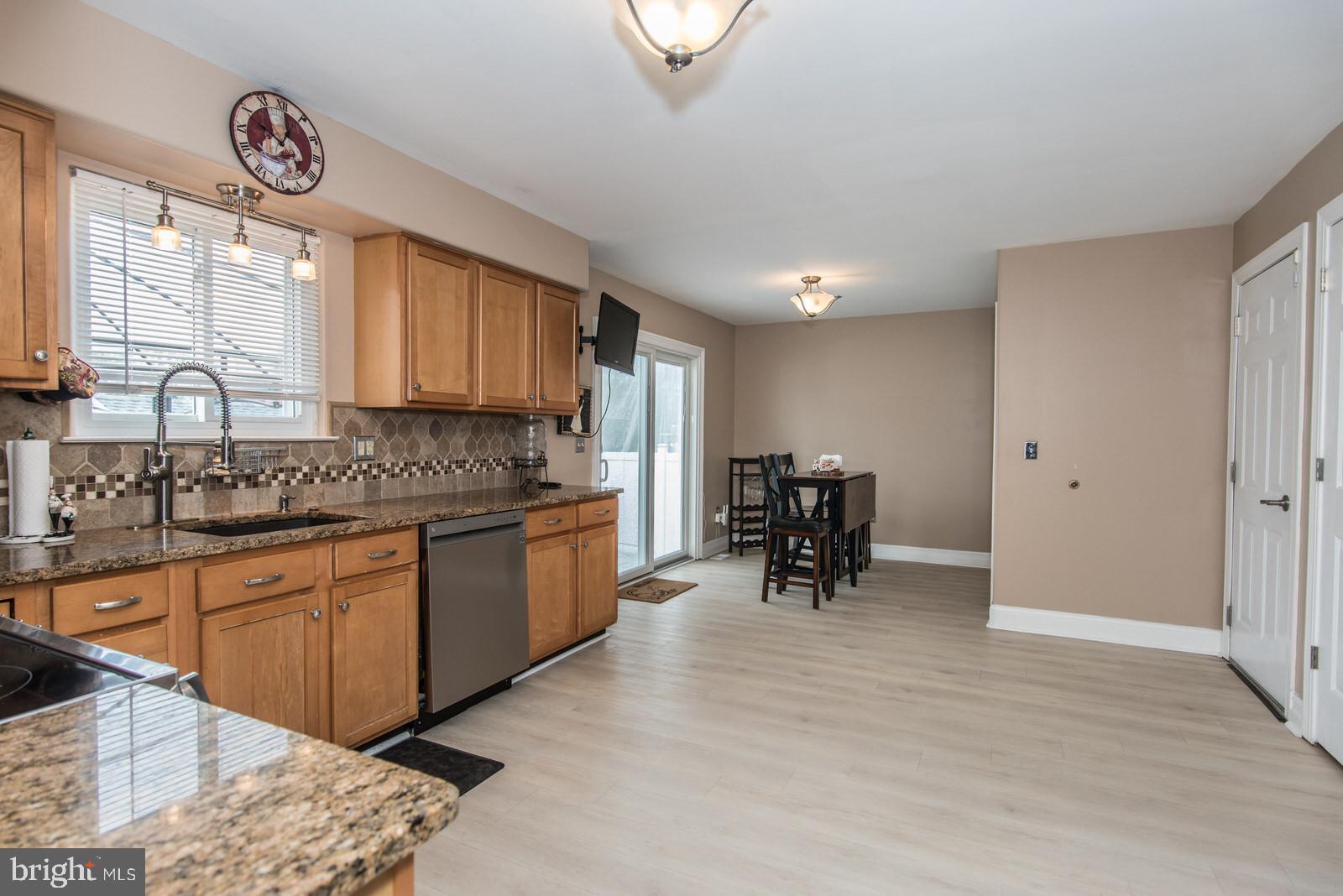 MAKEFIELD TERR - Residential