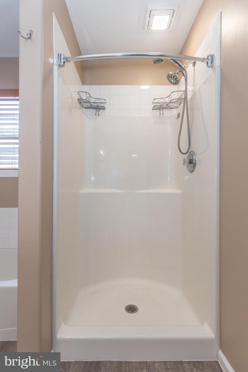 MAKEFIELD TERR - Residential