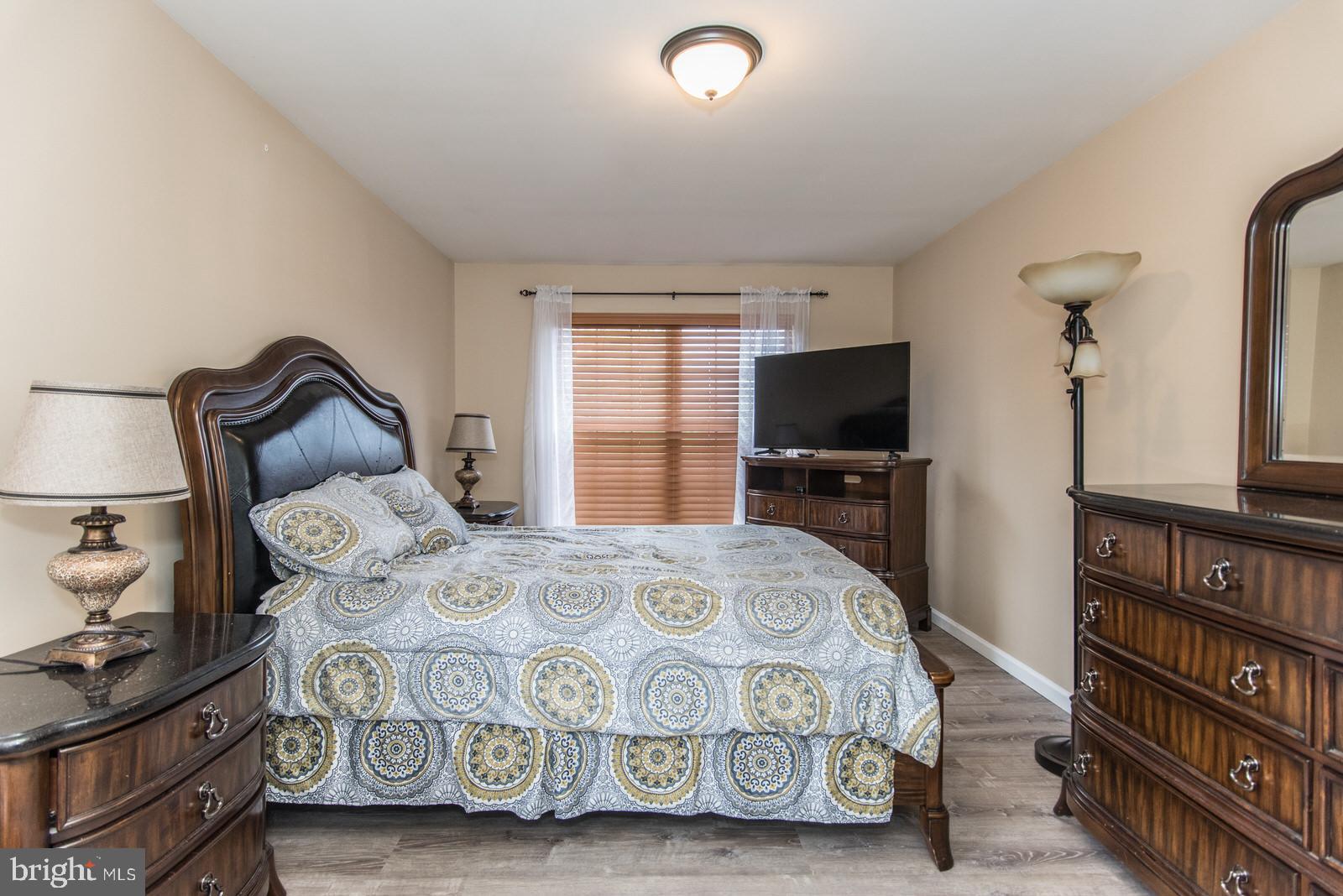 MAKEFIELD TERR - Residential