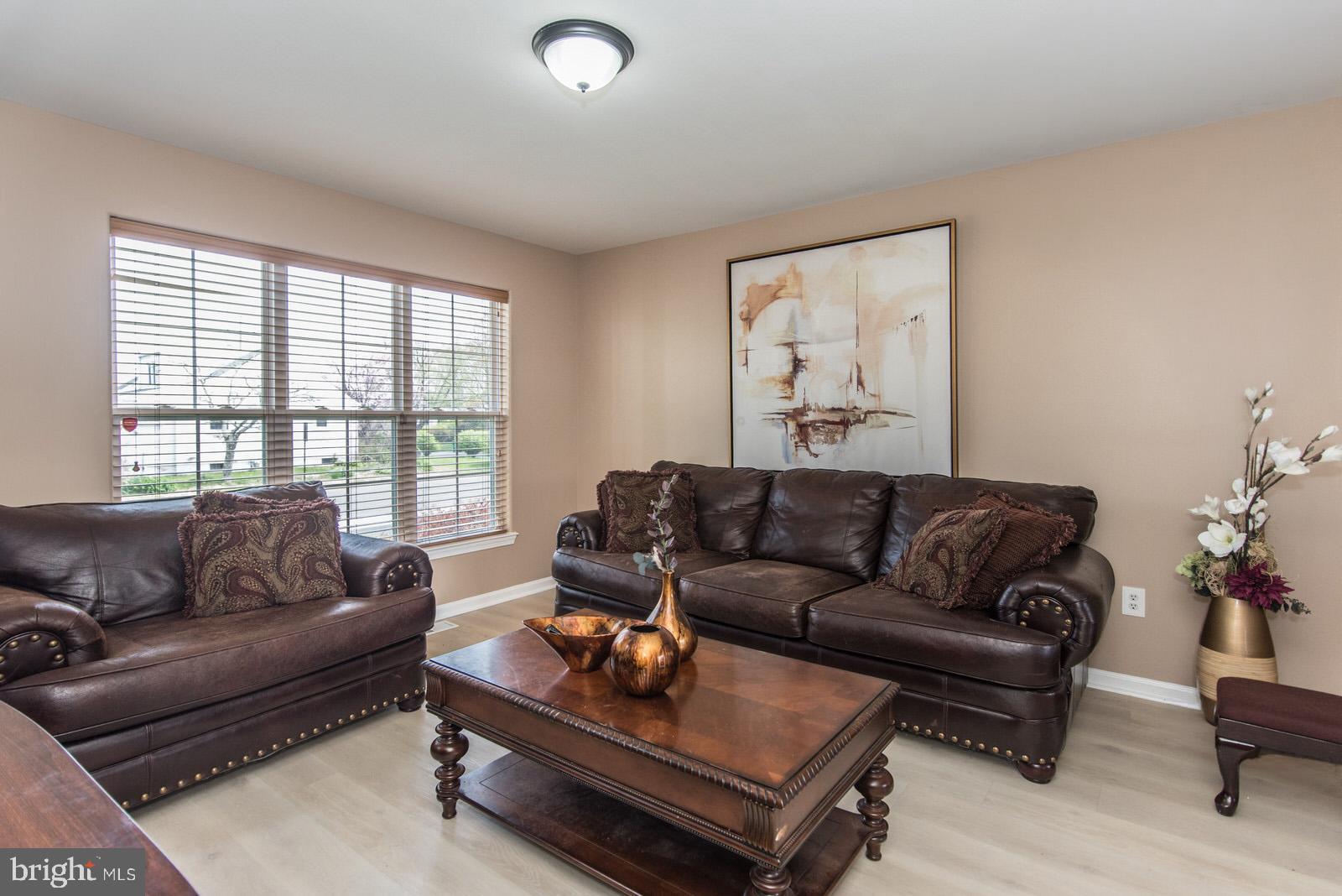 MAKEFIELD TERR - Residential