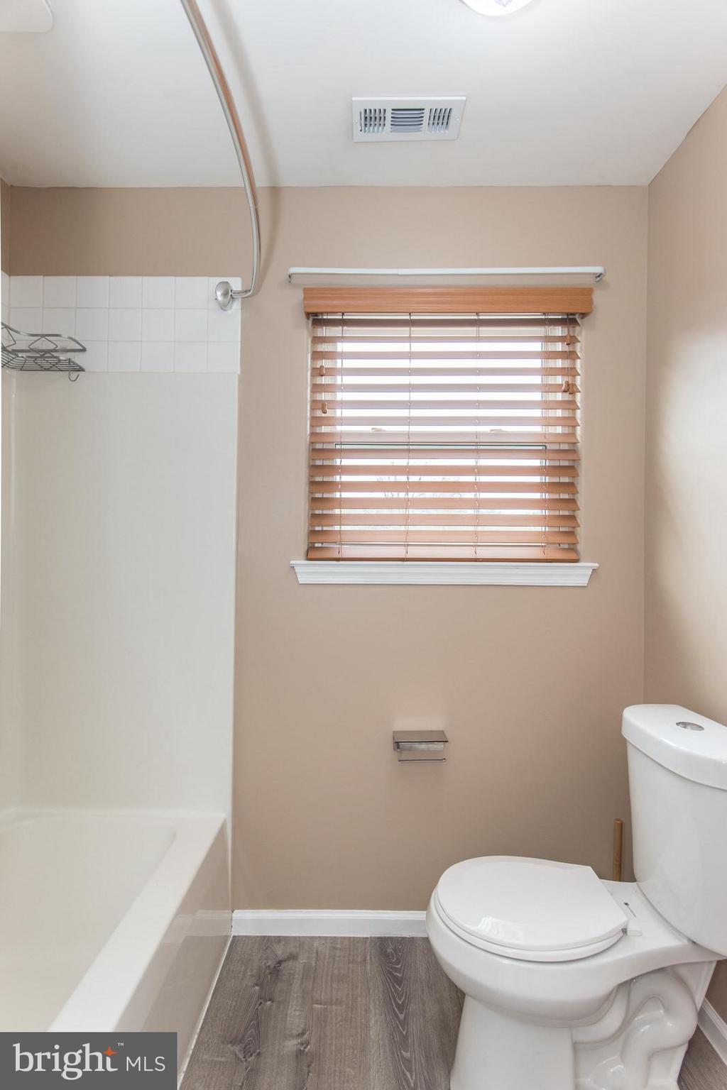 MAKEFIELD TERR - Residential