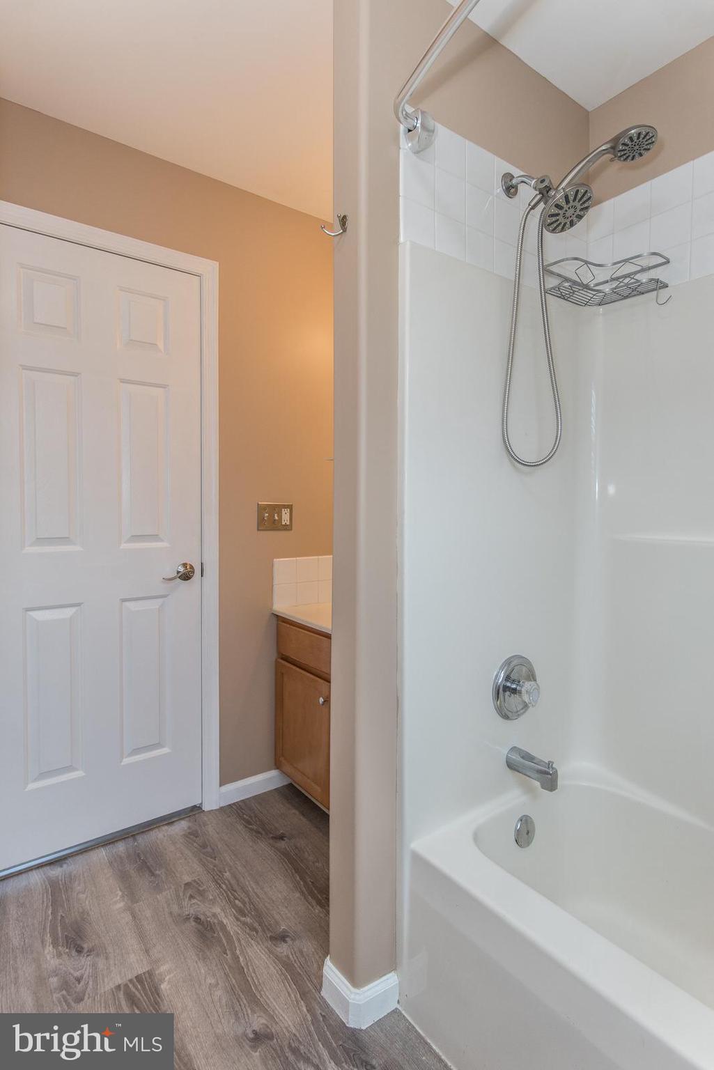 MAKEFIELD TERR - Residential