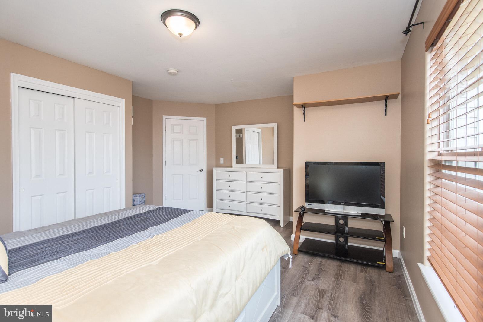 MAKEFIELD TERR - Residential