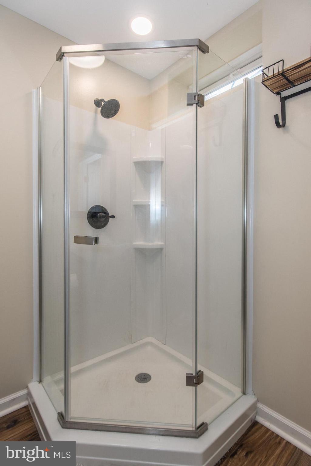 MAKEFIELD TERR - Residential