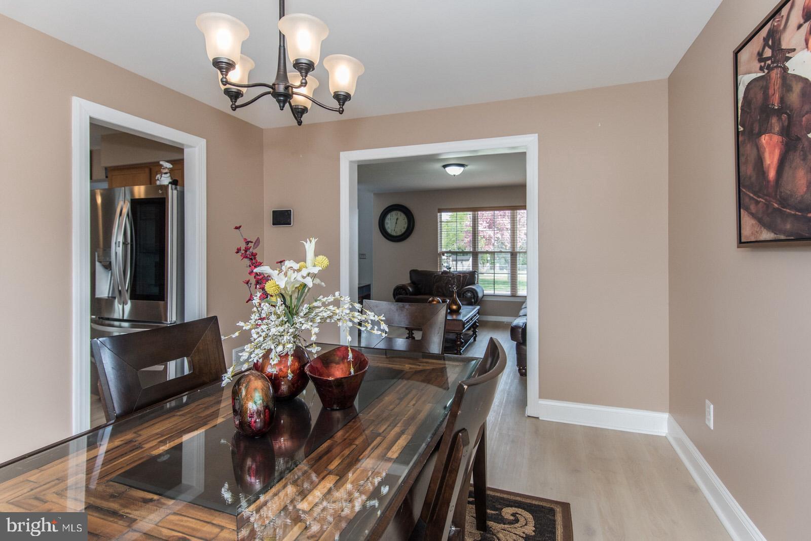 MAKEFIELD TERR - Residential