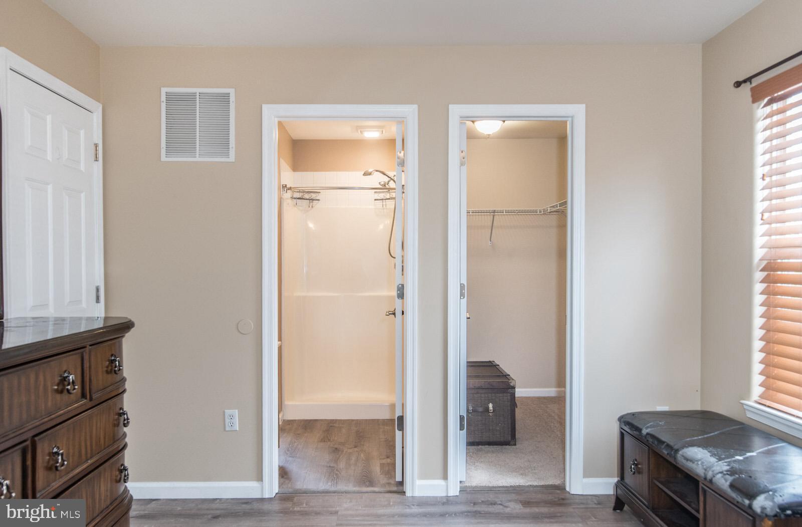 MAKEFIELD TERR - Residential