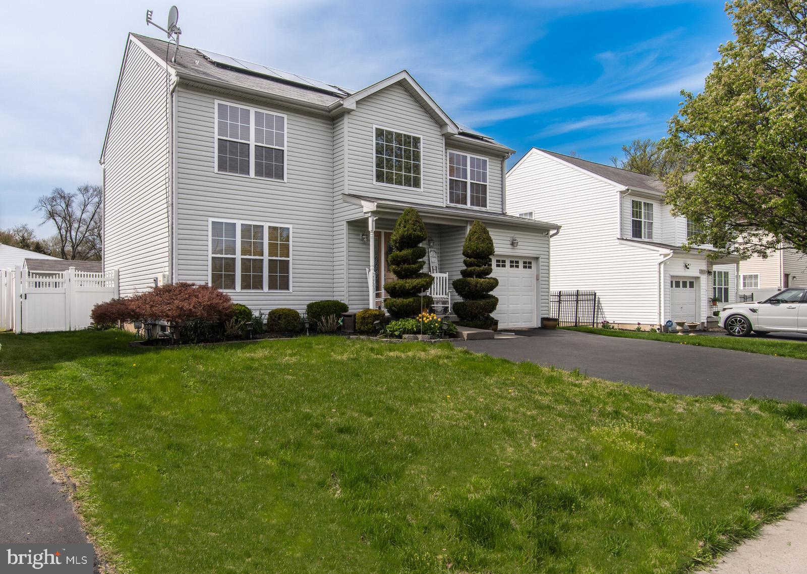 MAKEFIELD TERR - Residential