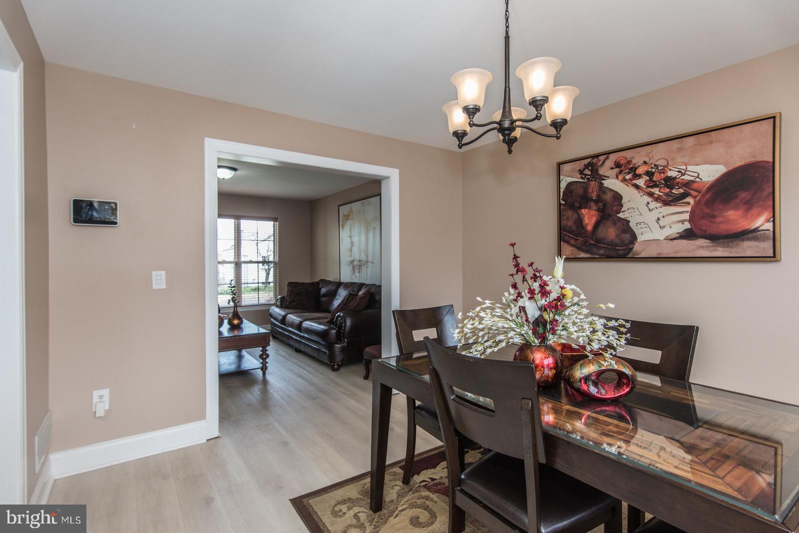 MAKEFIELD TERR - Residential