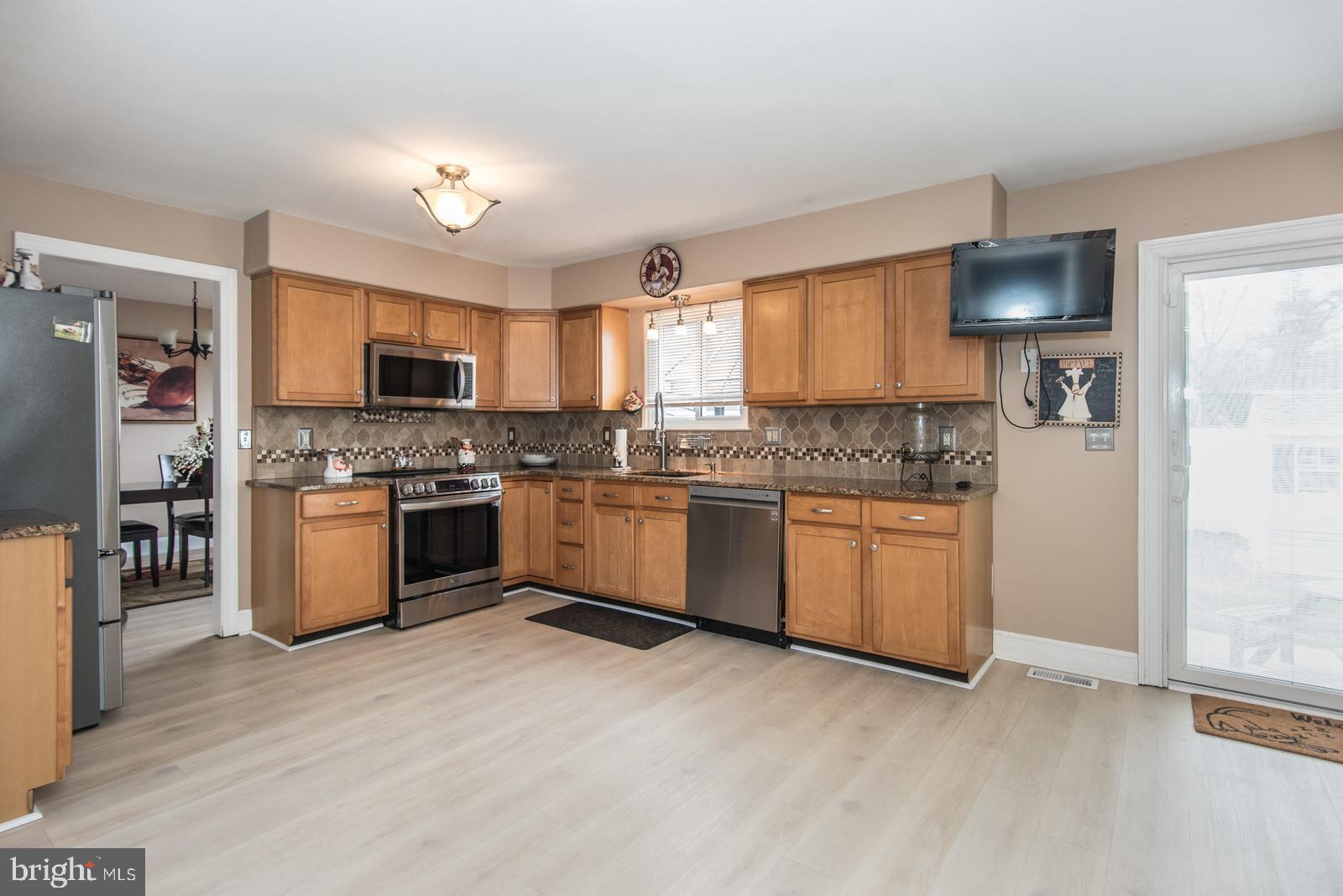 MAKEFIELD TERR - Residential