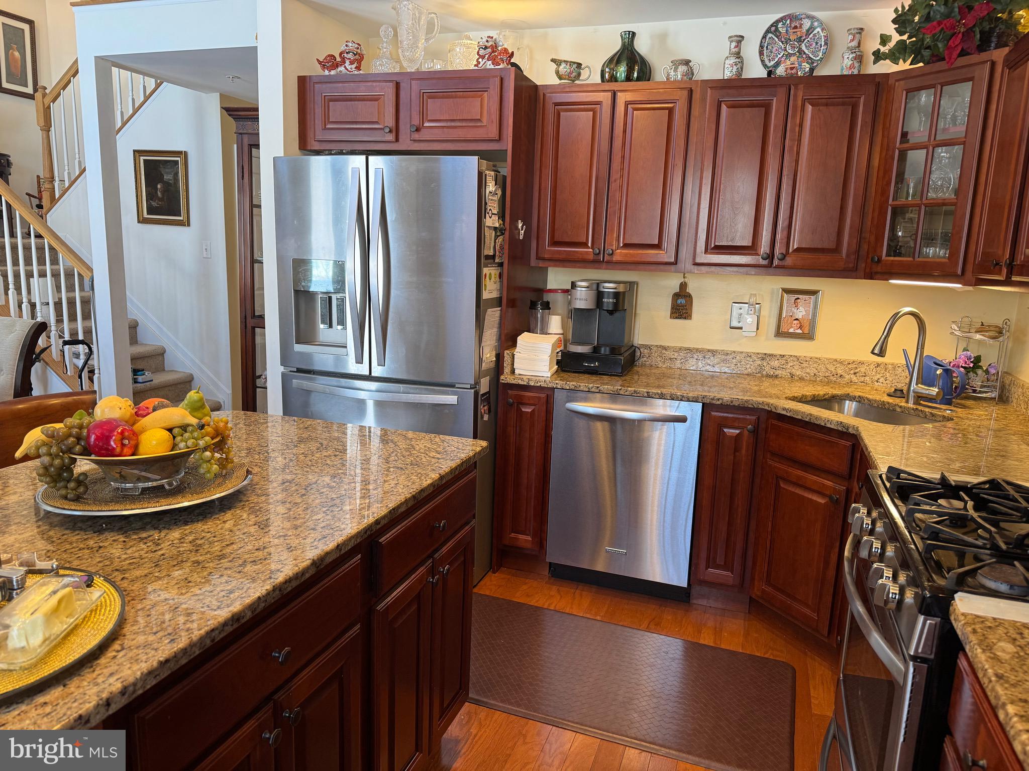 GOLDEN VIEW - Residential