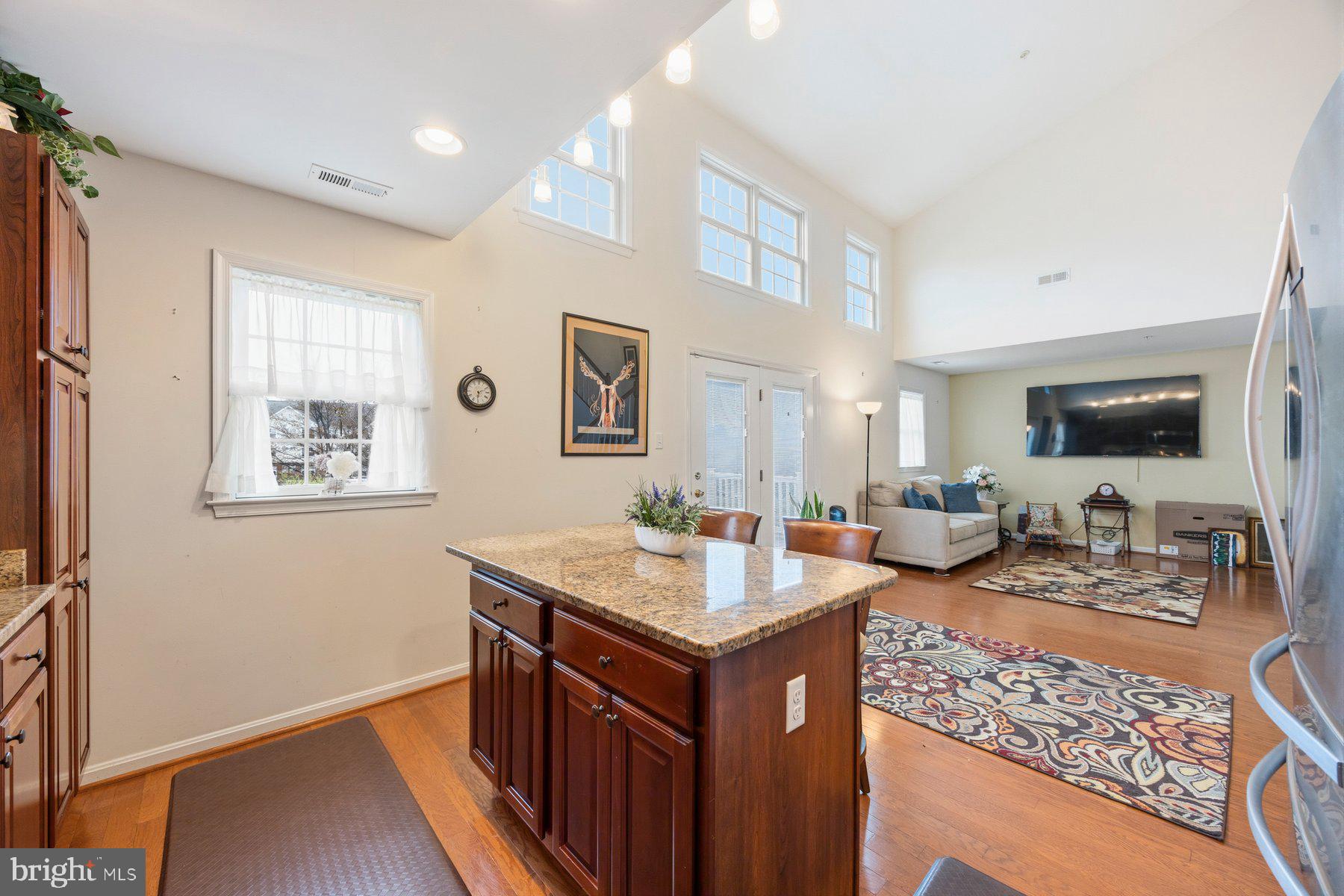 GOLDEN VIEW - Residential